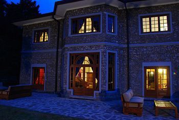 Jetwing Warwick Gardens, A Luxury Reserve Hotel