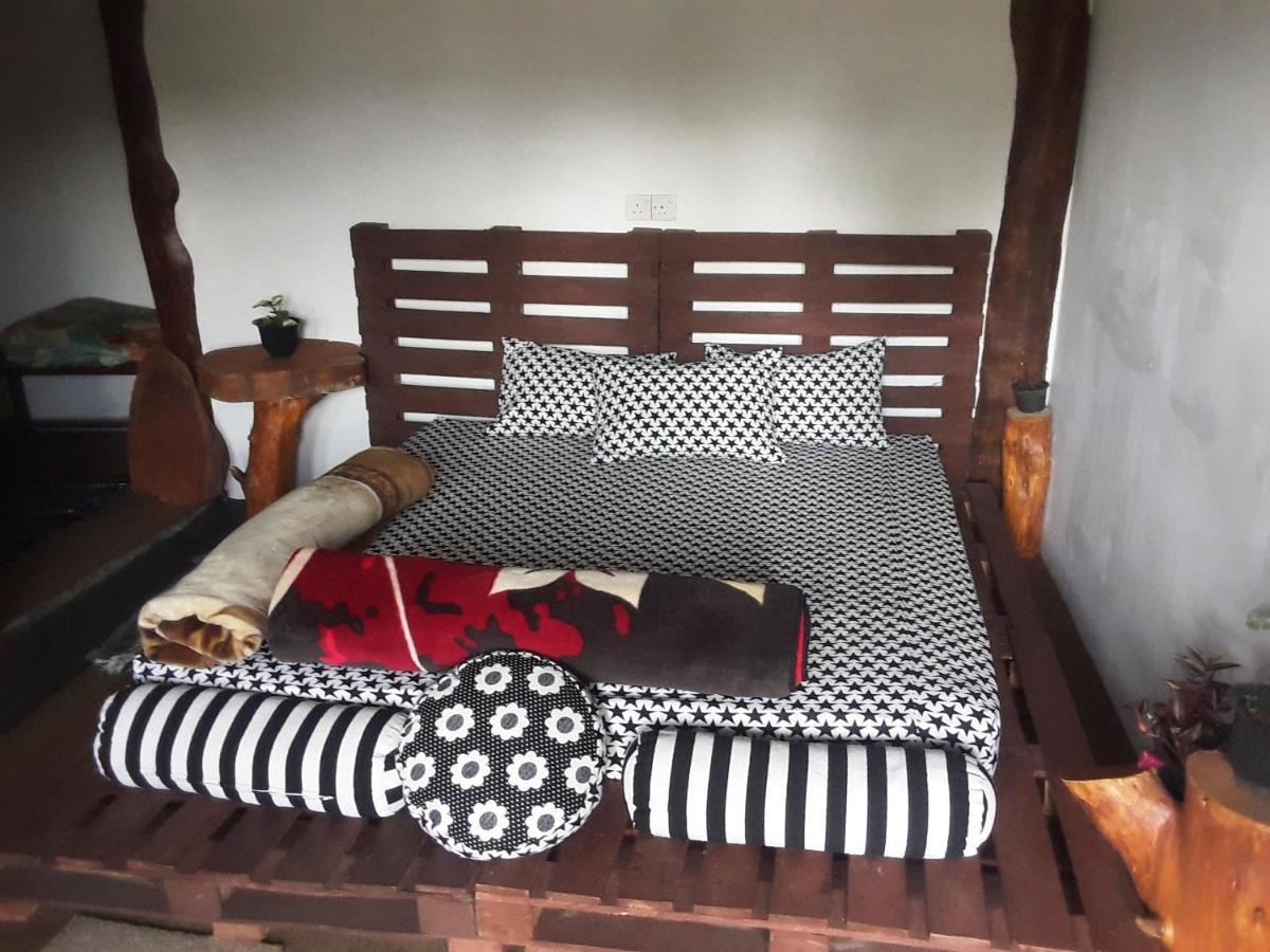 20/20 Wood Homestay Nuwara Eliya