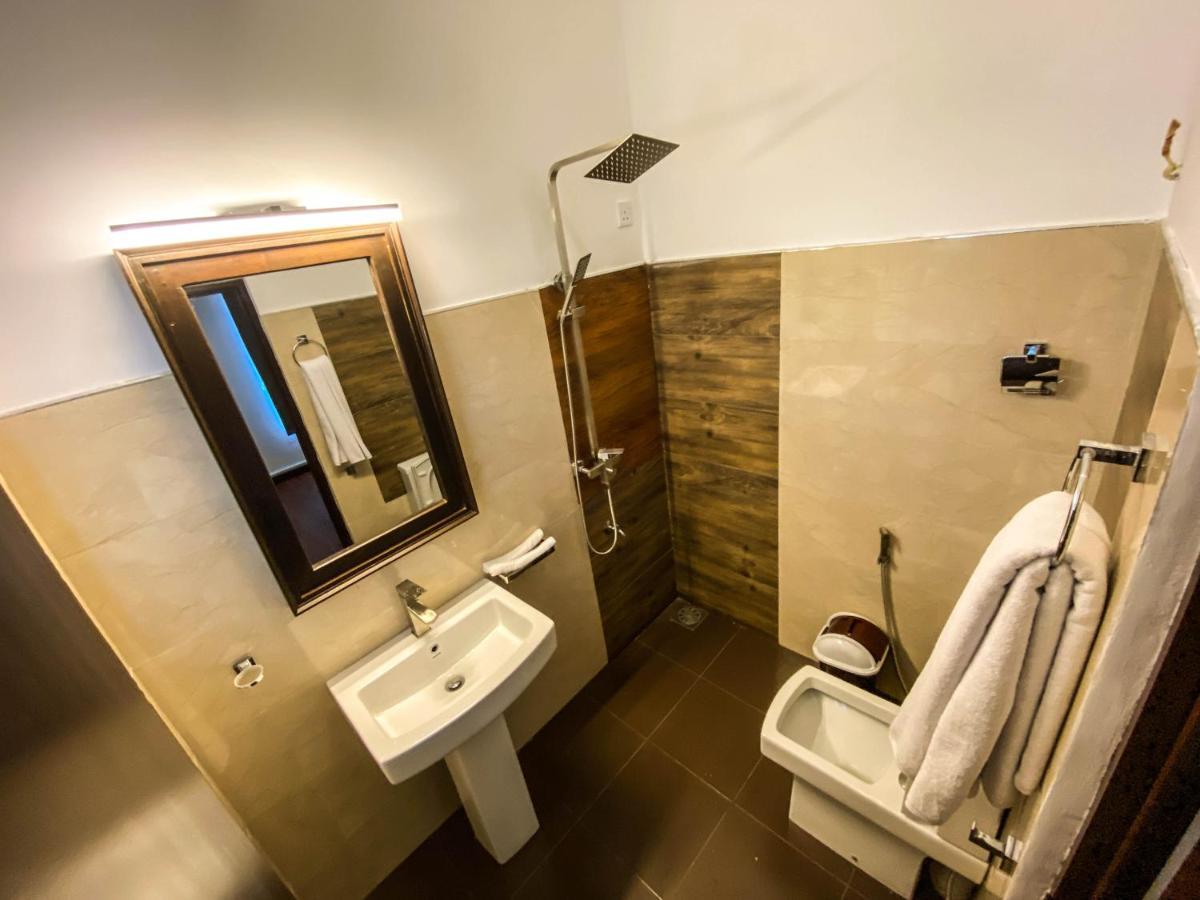 Friendly Hills Hotel