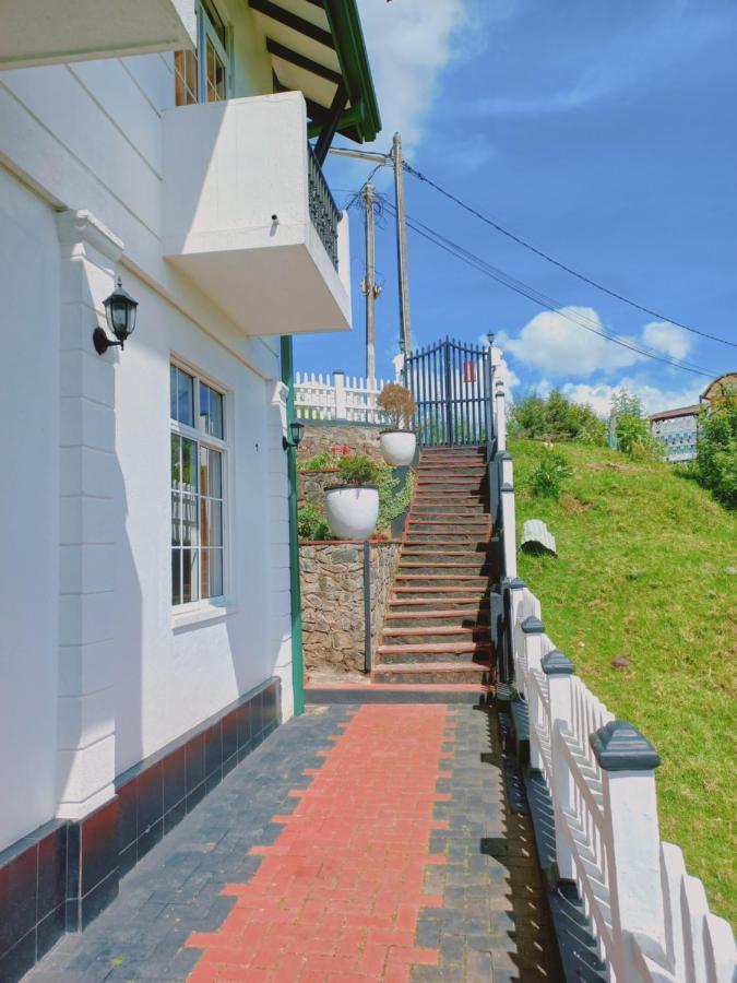 Hotel White Vintage Bunglow