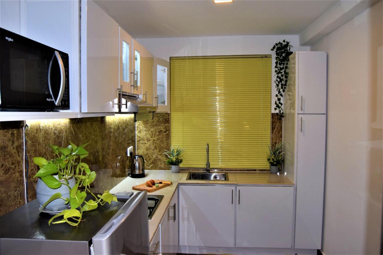 Front By Infinity Apartment *