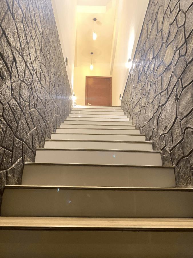 Hotel Queens Mount Glen Heights