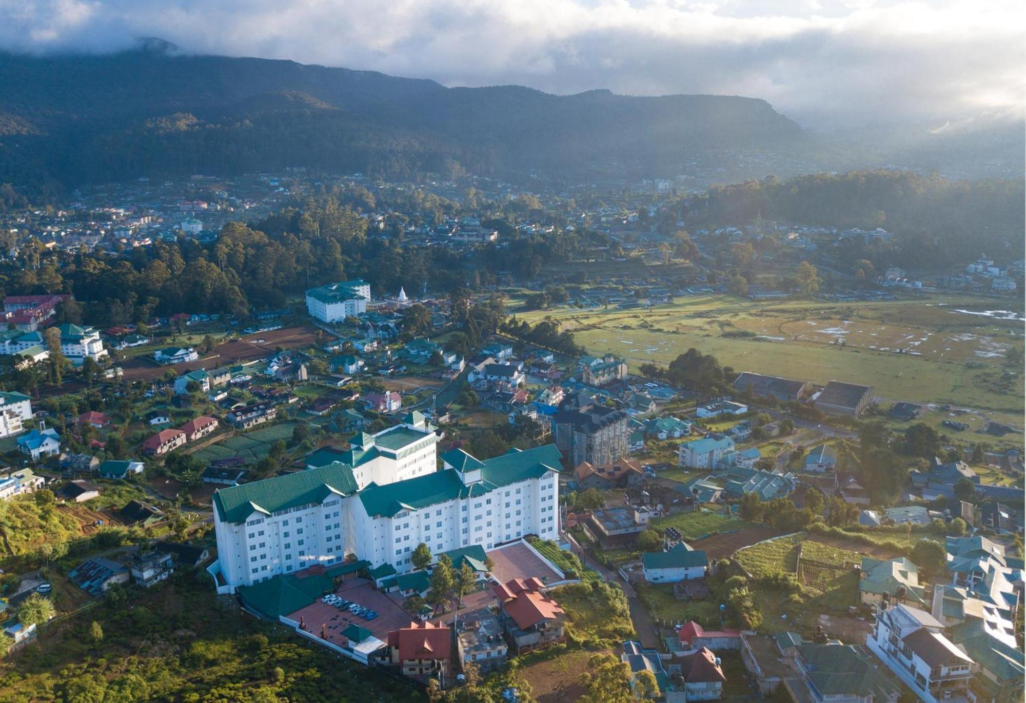 Hotel Araliya Red - Budget Friendly Hotel- Where Find Stunning 360 Panoramic View Of 4*