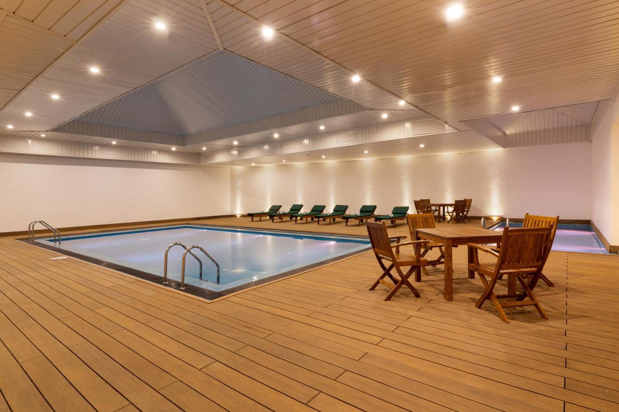 Araliya Red - Budget Friendly Hotel- Where Find Stunning 360 Panoramic View Of