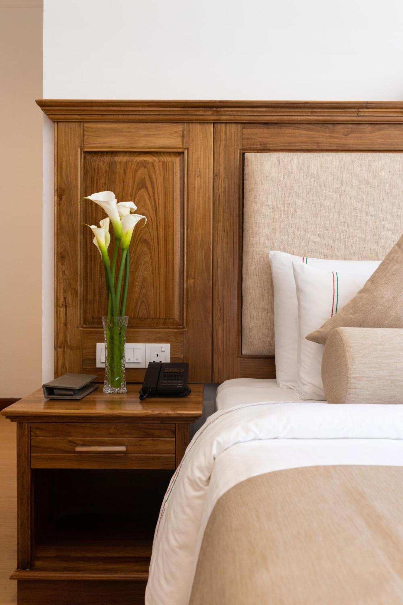 Hotel Araliya Red - Budget Friendly Hotel- Where Find Stunning 360 Panoramic View Of Nuwara Eliya
