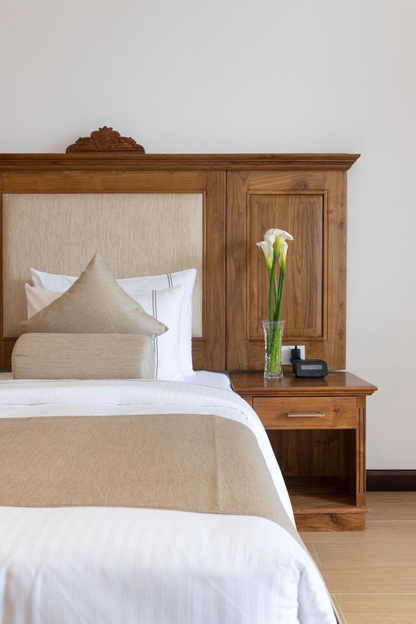 Araliya Red - Budget Friendly Hotel- Where Find Stunning 360 Panoramic View Of Hotel