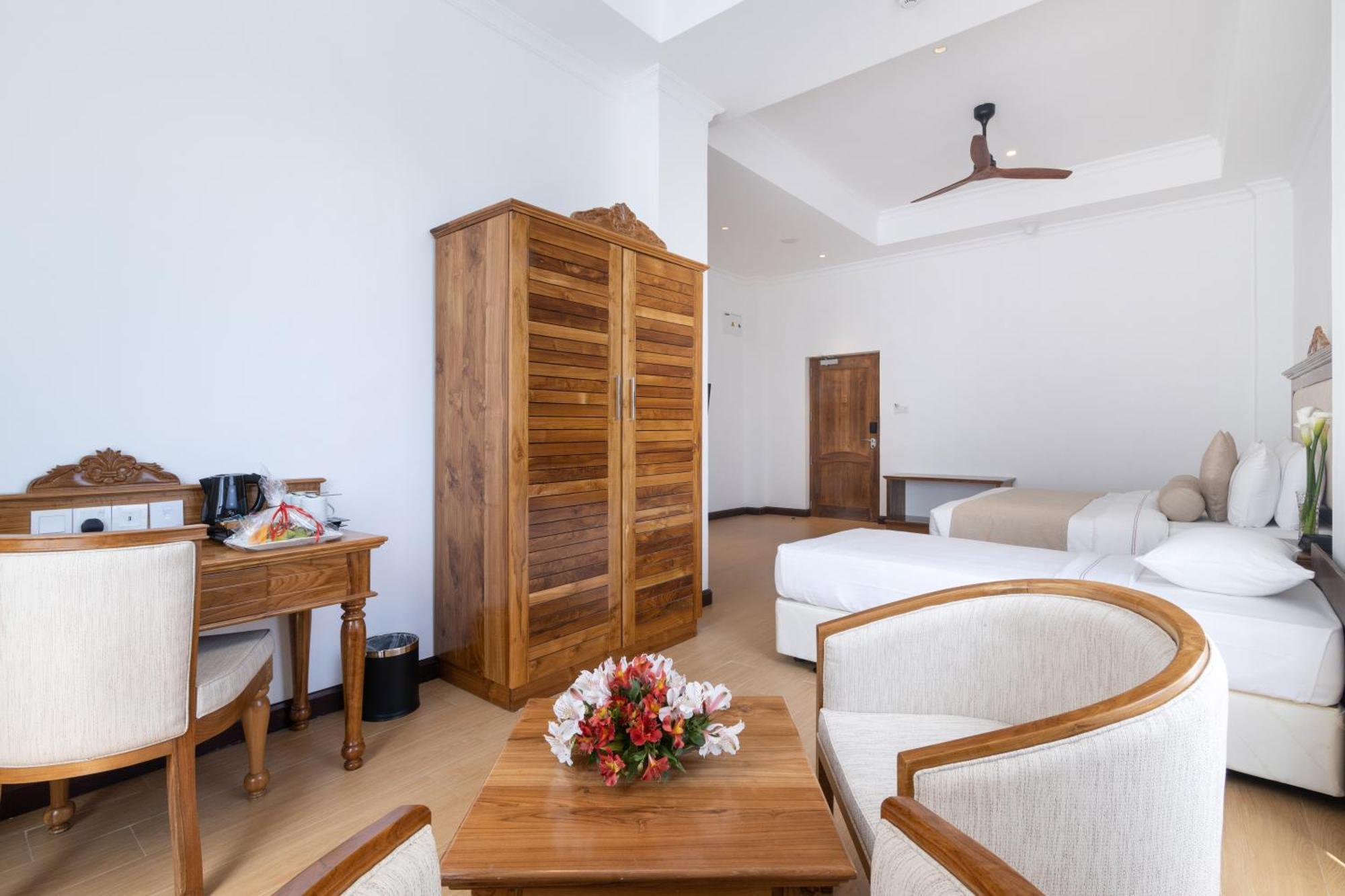 Araliya Red - Budget Friendly Hotel- Where Find Stunning 360 Panoramic View Of
