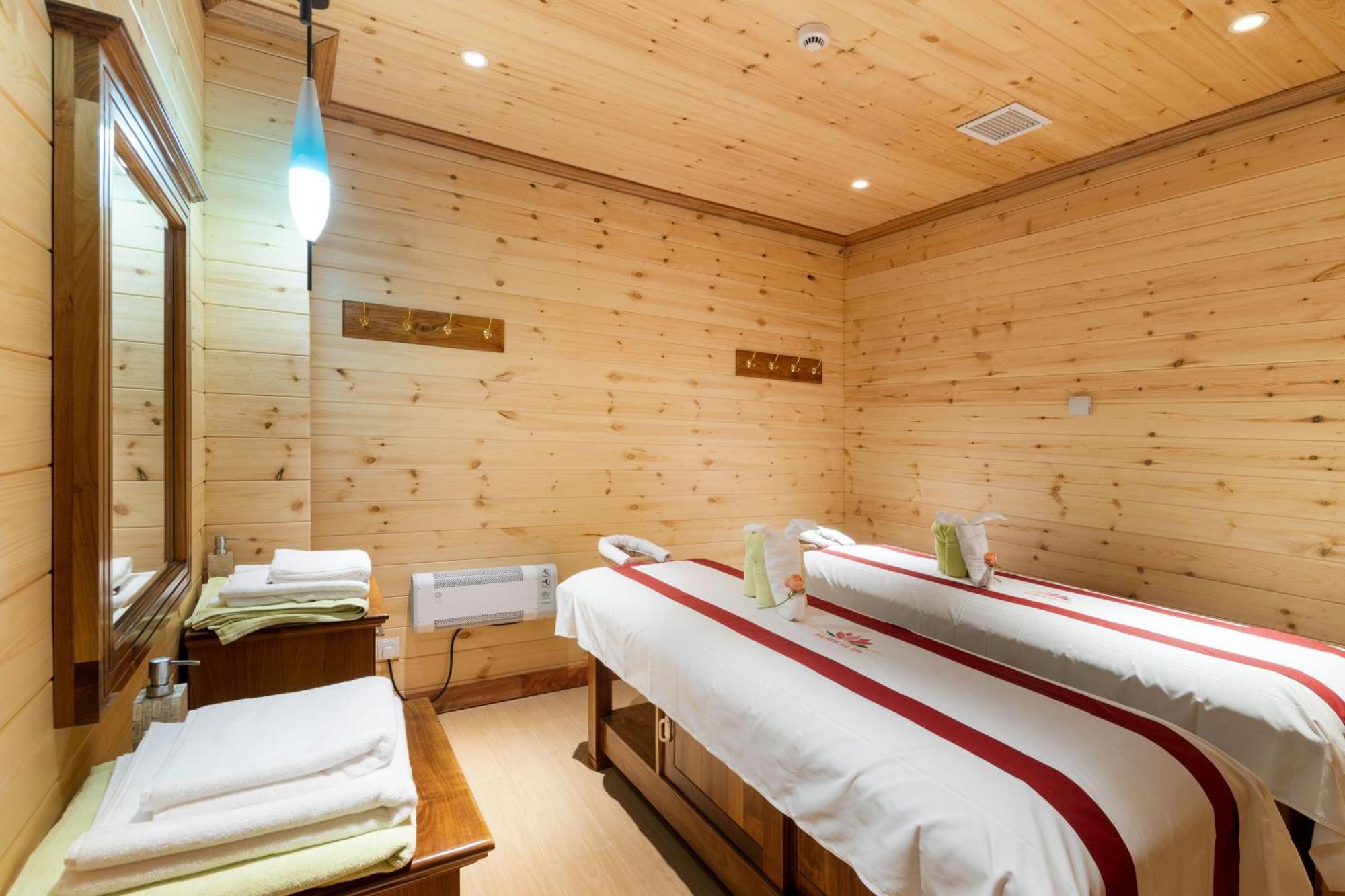 Araliya Red - Budget Friendly Hotel- Where Find Stunning 360 Panoramic View Of