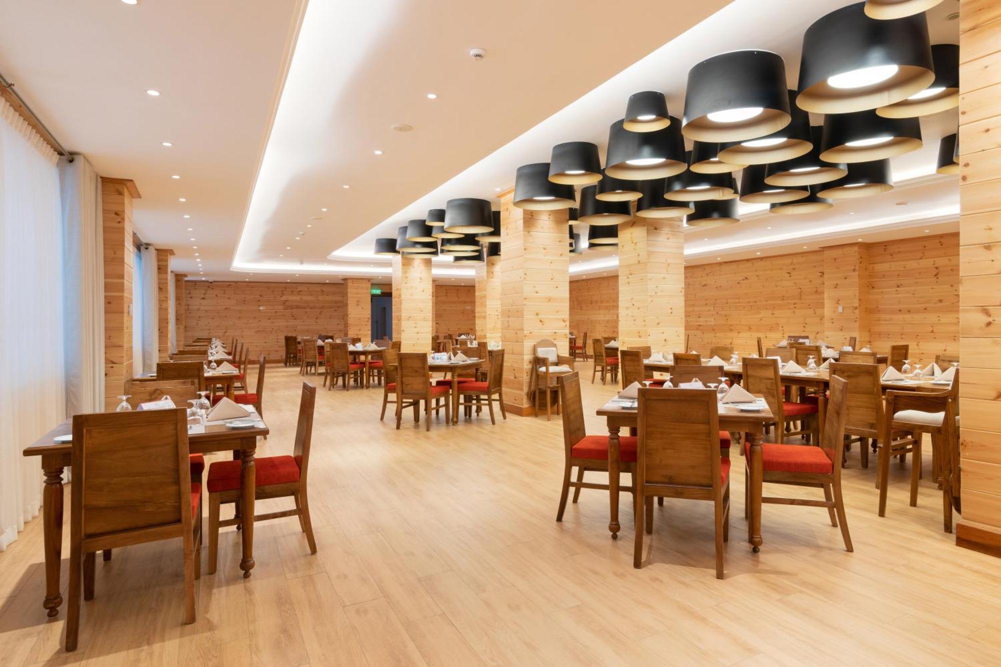 Hotel Araliya Red - Budget Friendly Hotel- Where Find Stunning 360 Panoramic View Of 4*