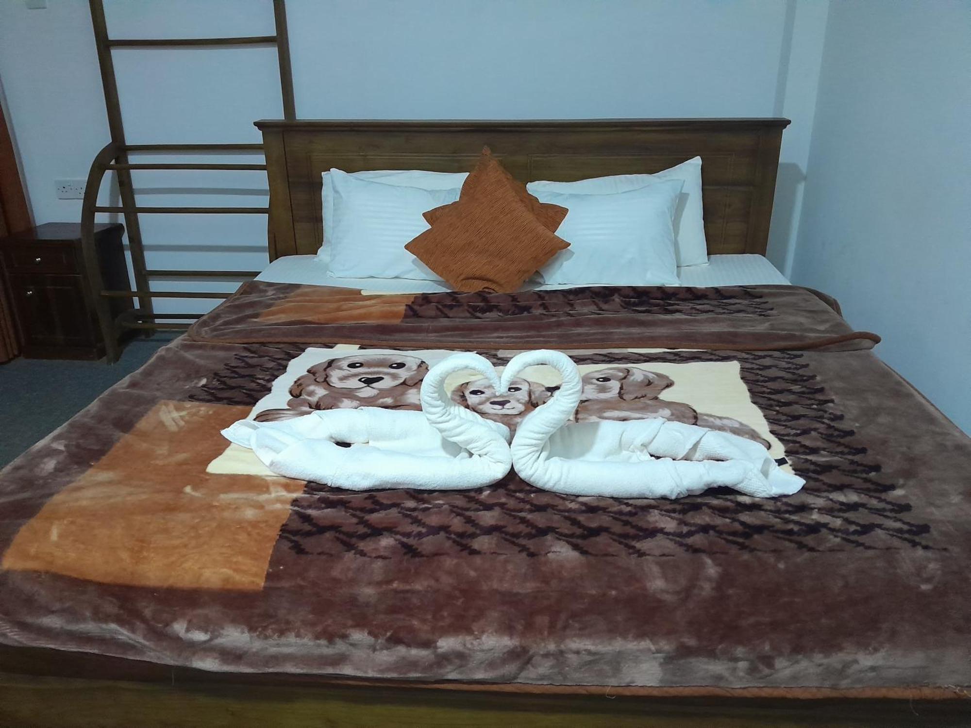 Creek View Hotel *