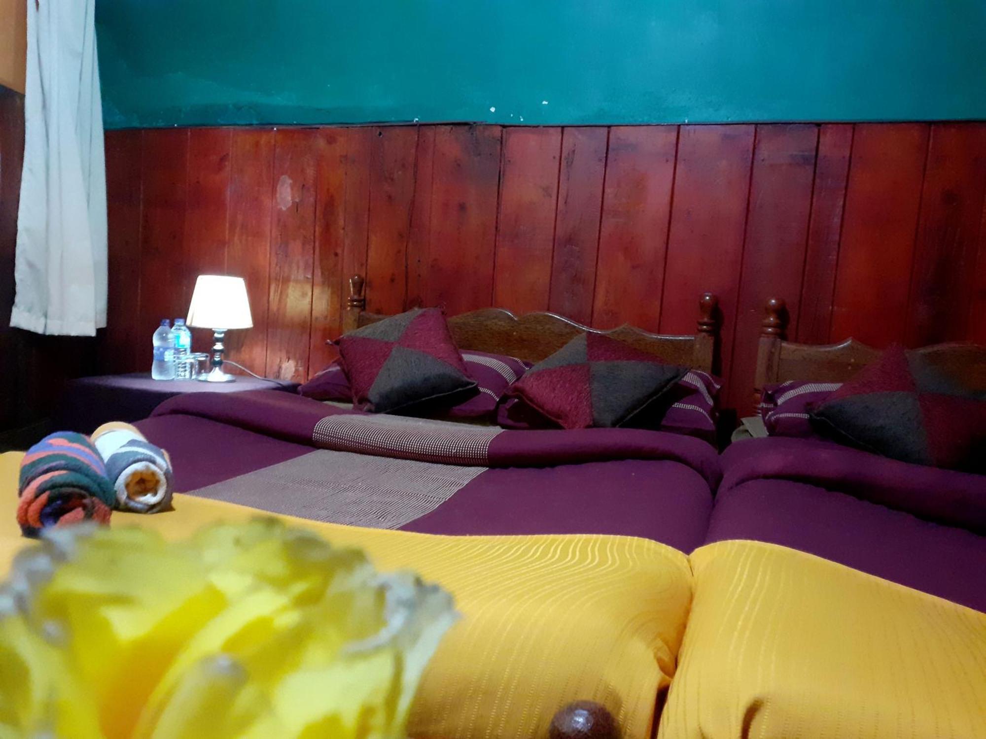 Cool Land Hot Hut & Restaurant Guest house