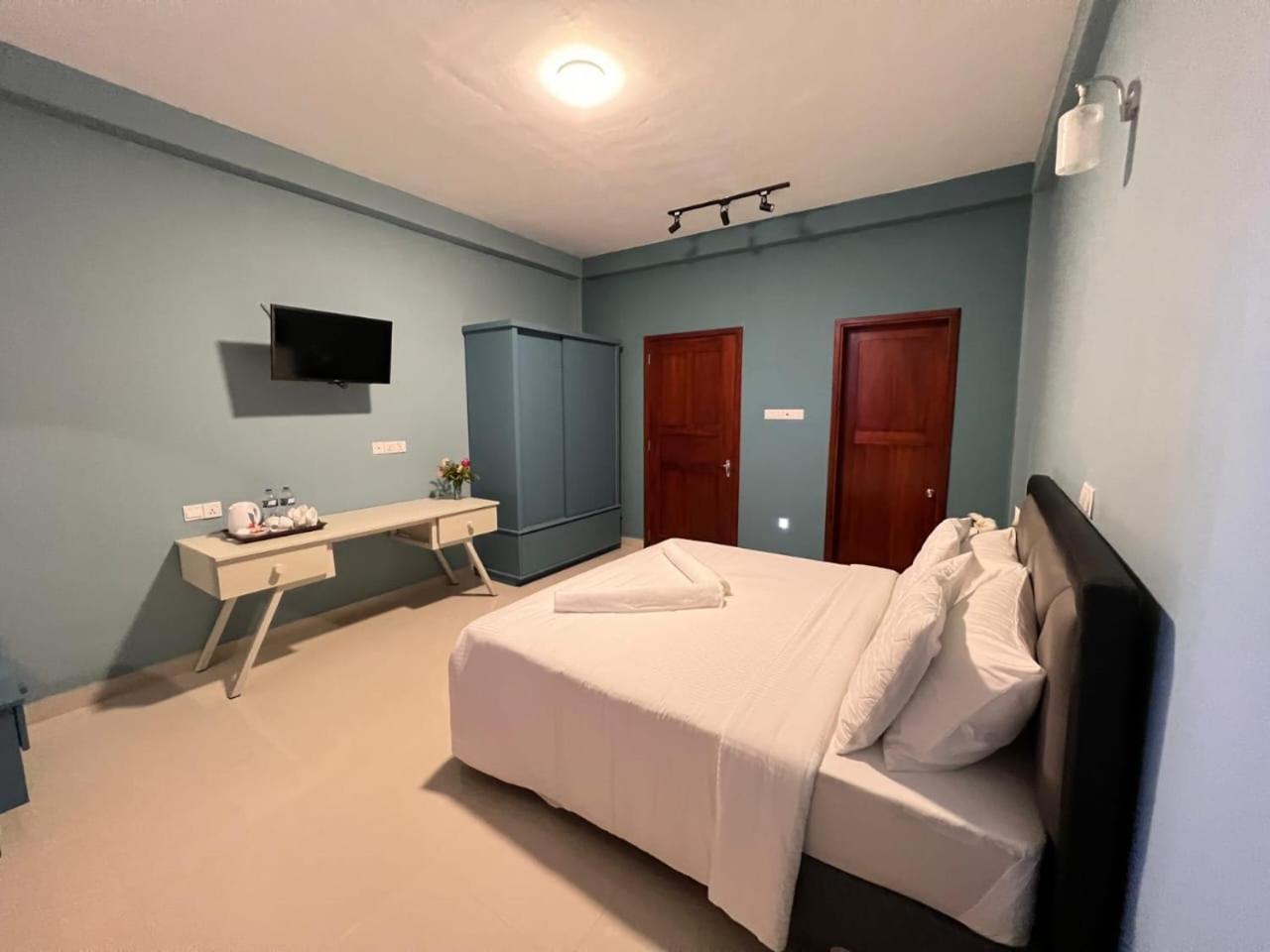 Moon Light Hotel