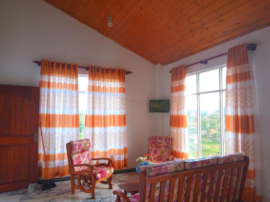 Hikers * Nuwara Eliya