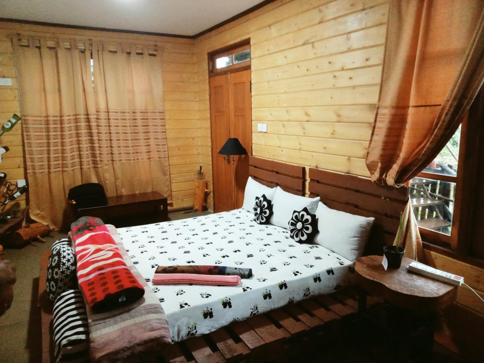 20/20 Wood Homestay *