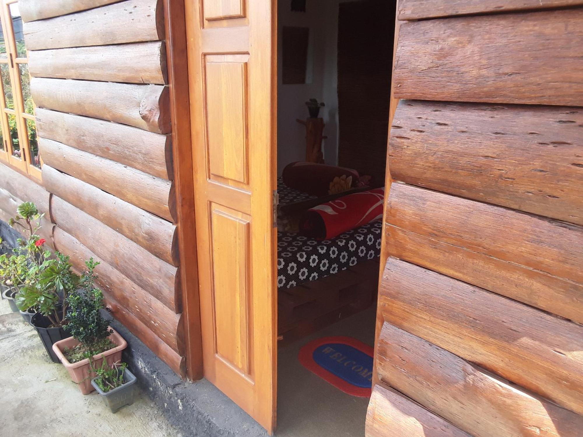 20/20 Wood Homestay