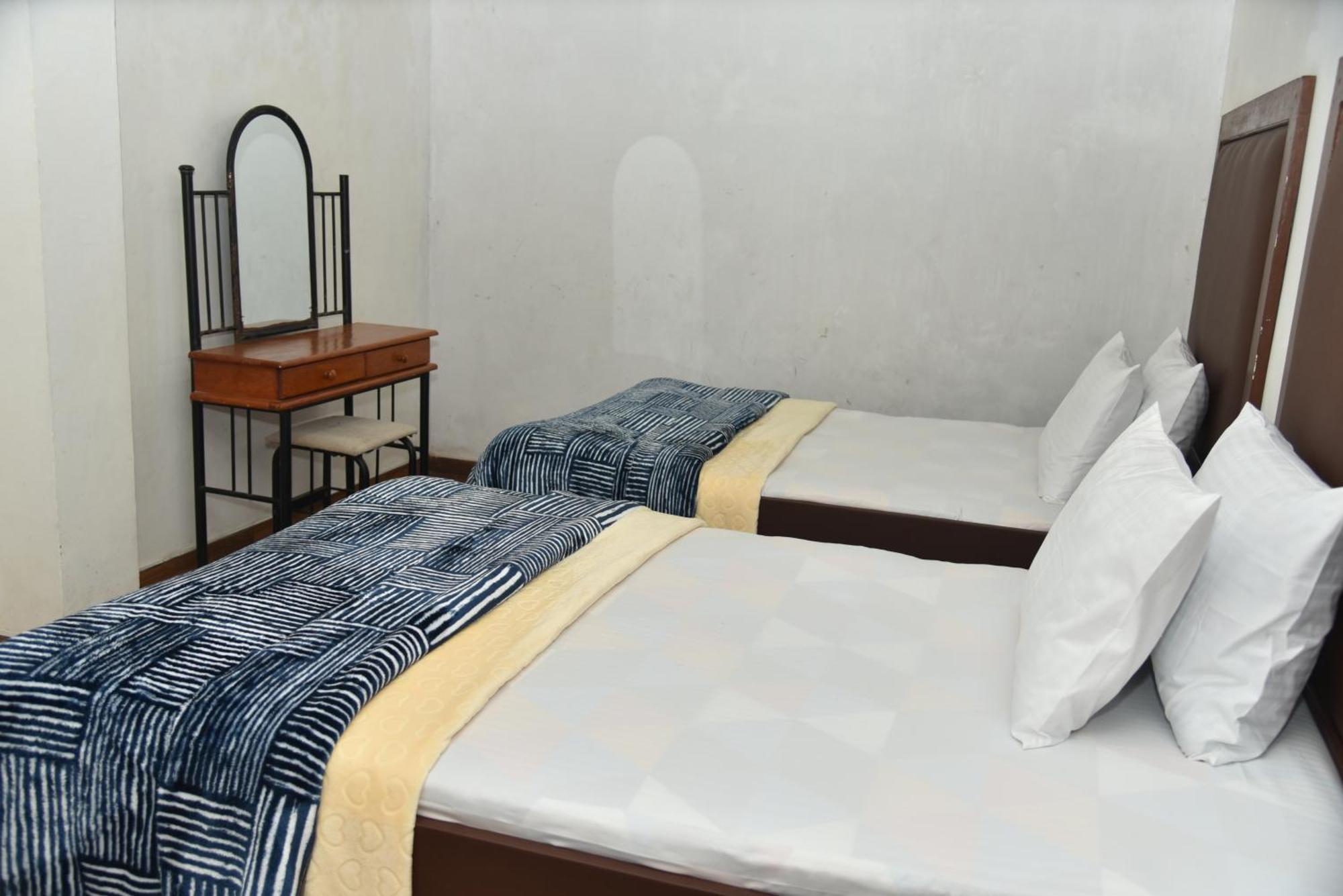 Villa Shiny Cot Full Nuwara Eliya