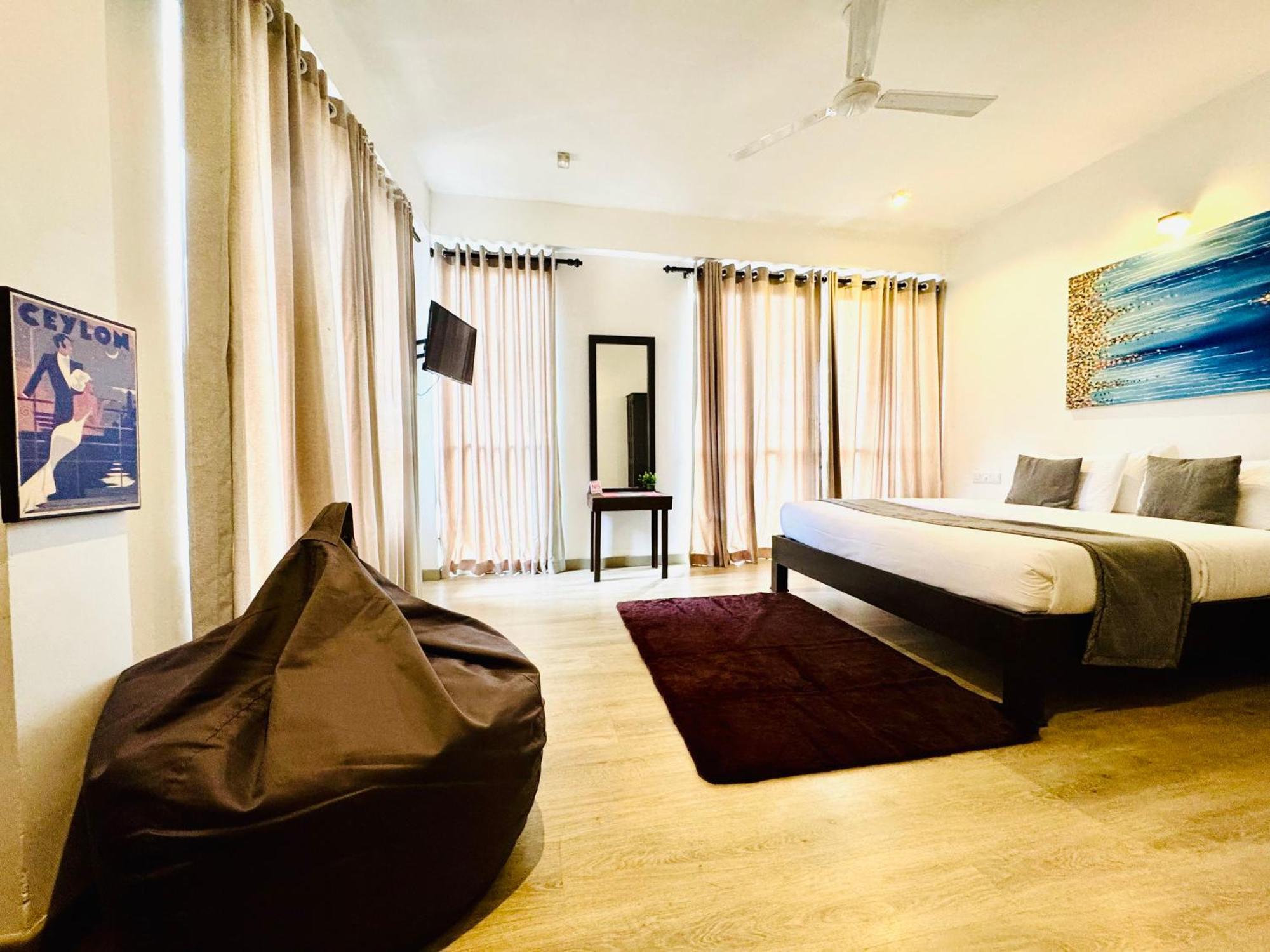 Hotel Queens Mount Glen Heights