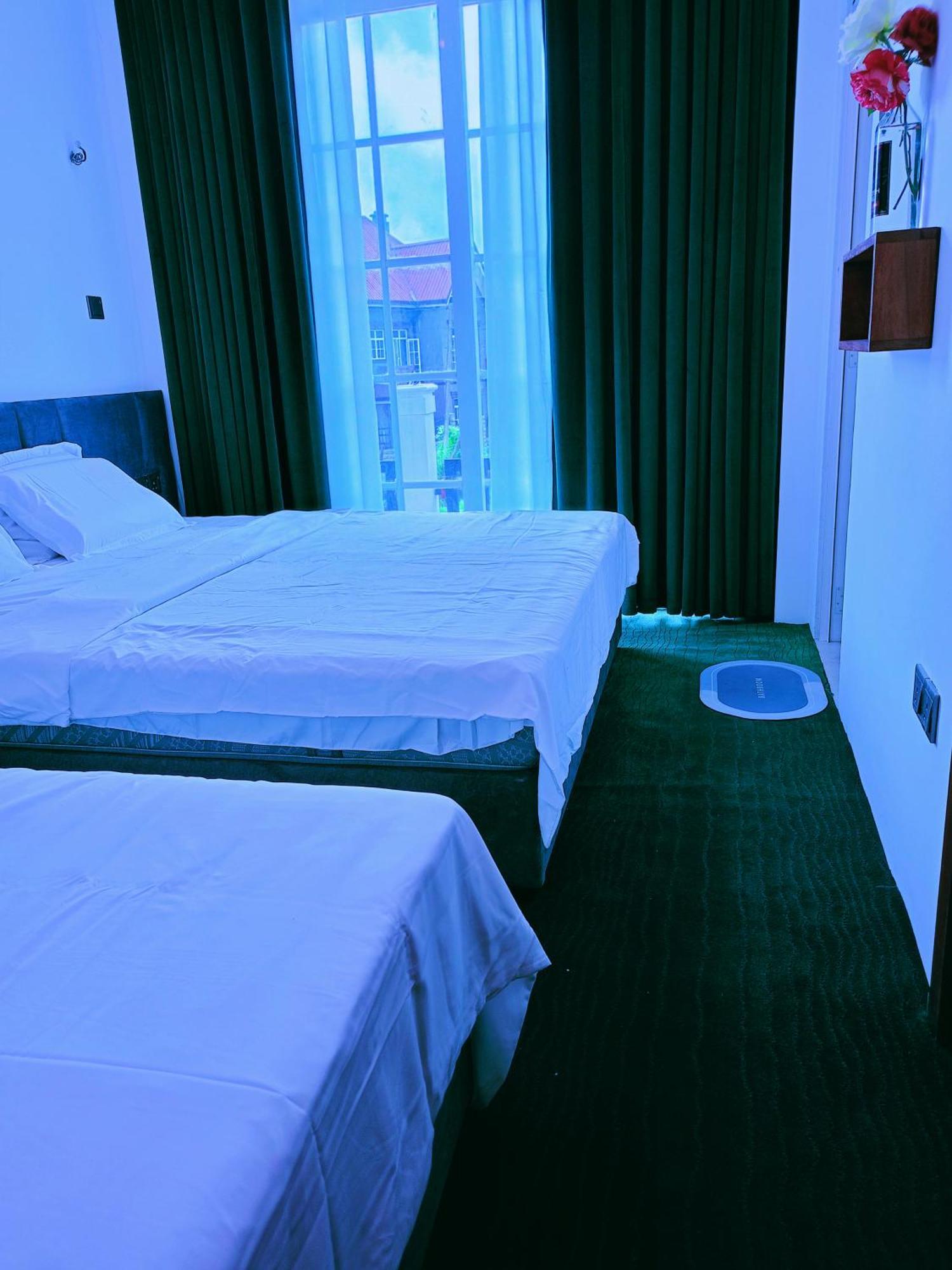 Golden Mist Hotel *
