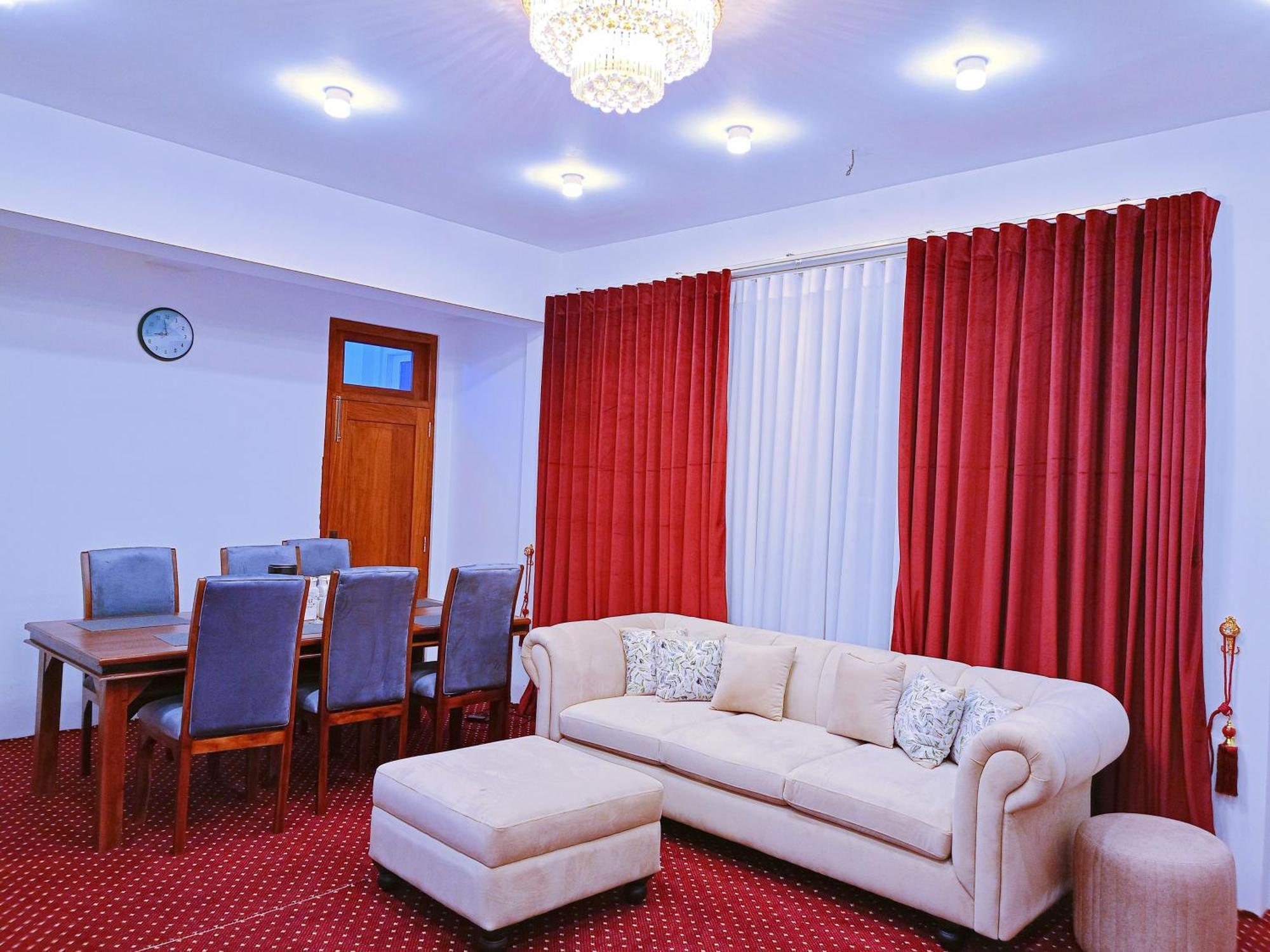 Golden Mist Hotel *