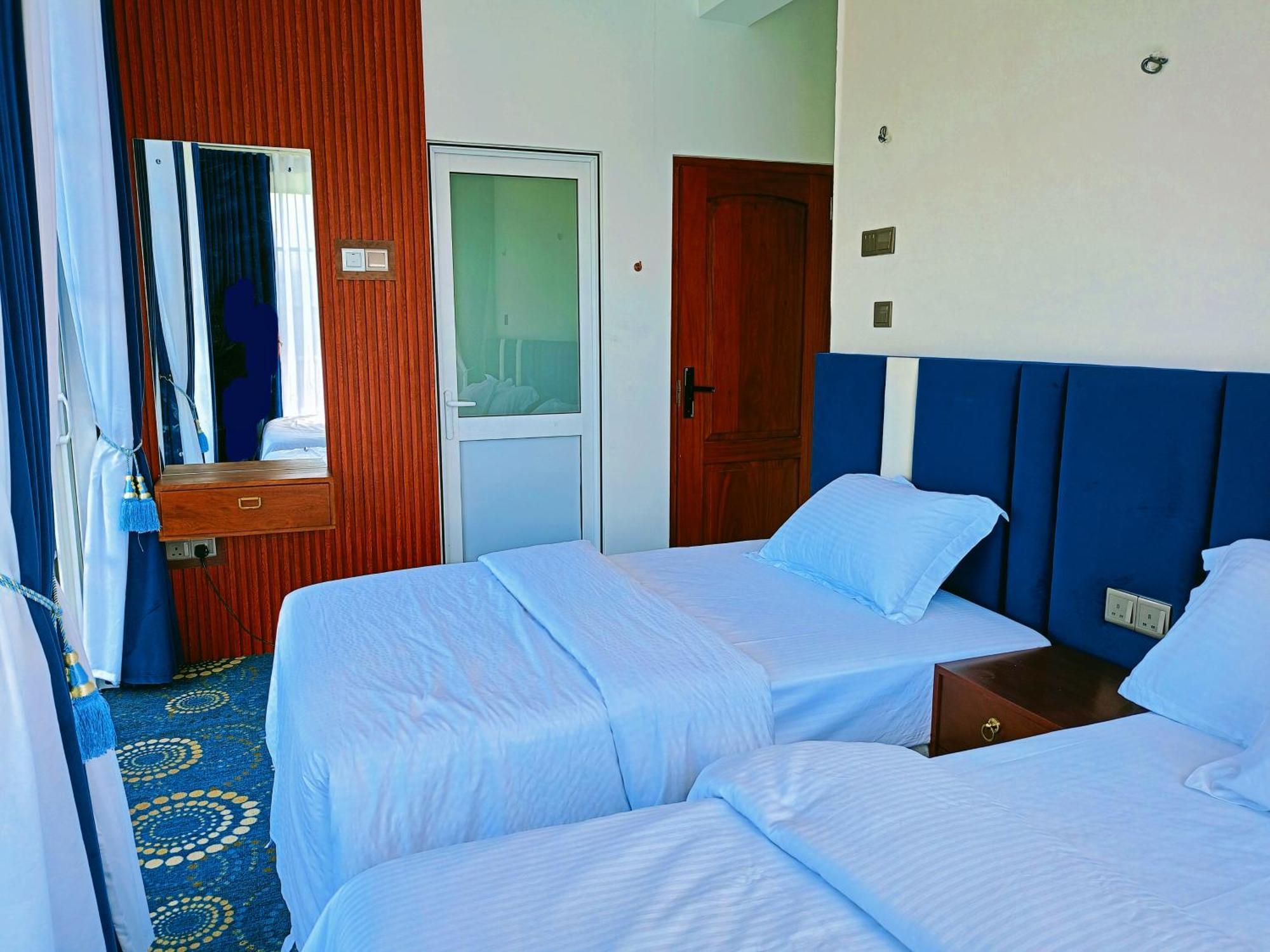 Hotel Golden Mist