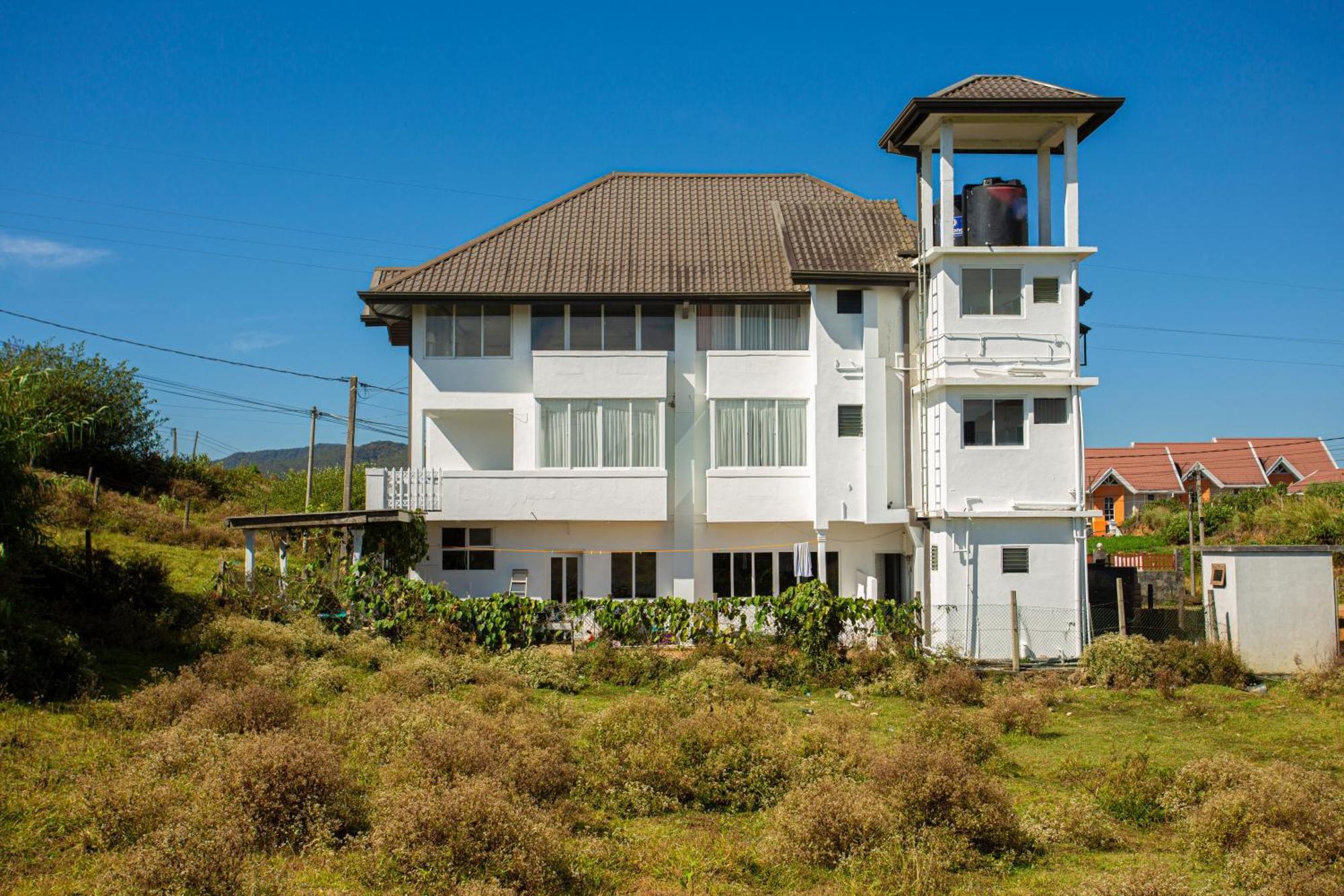 Country Club Hotel 3*