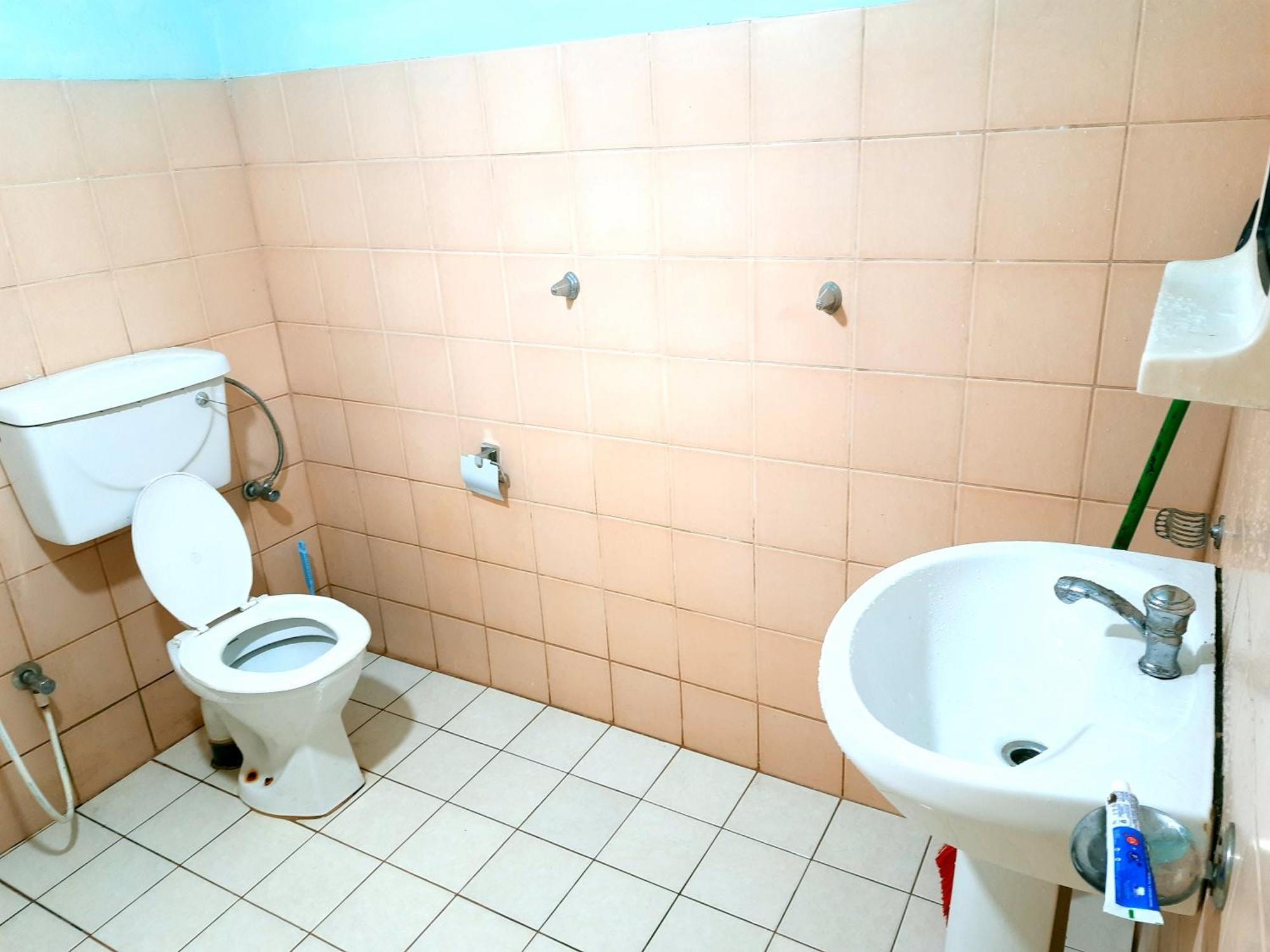 Hostel - *