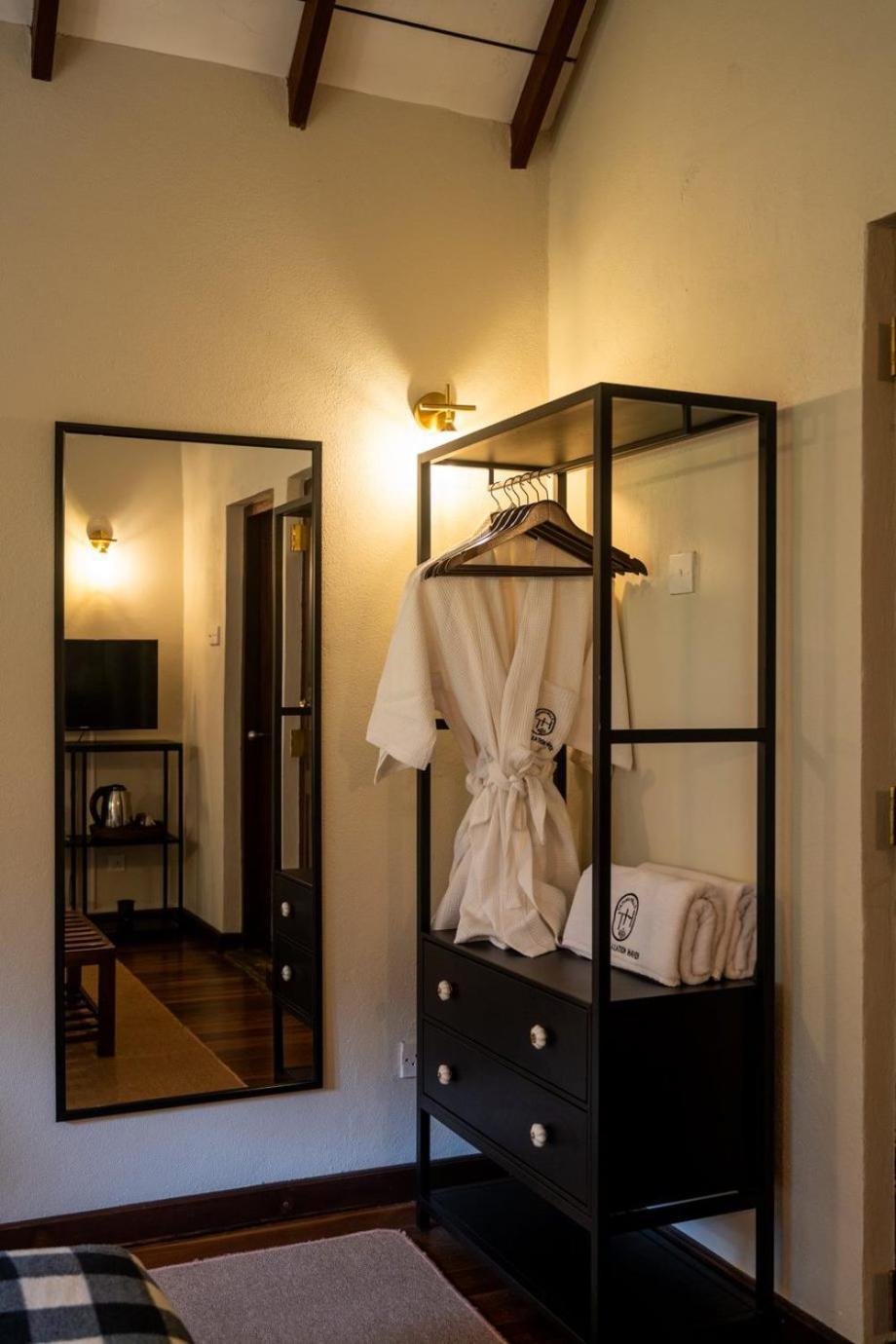 Tathya Hills - Luxe Garden Retreat In The Hills *