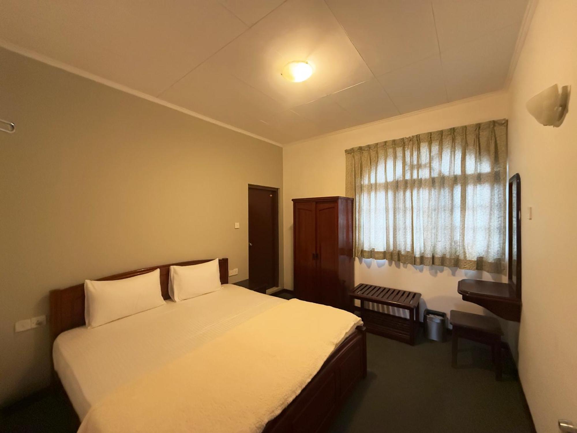 Kings Hotel *