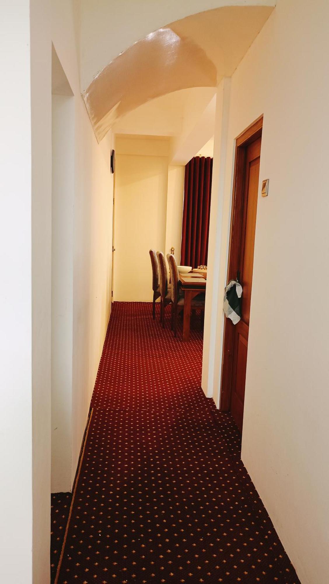 Golden Mist Hotel *