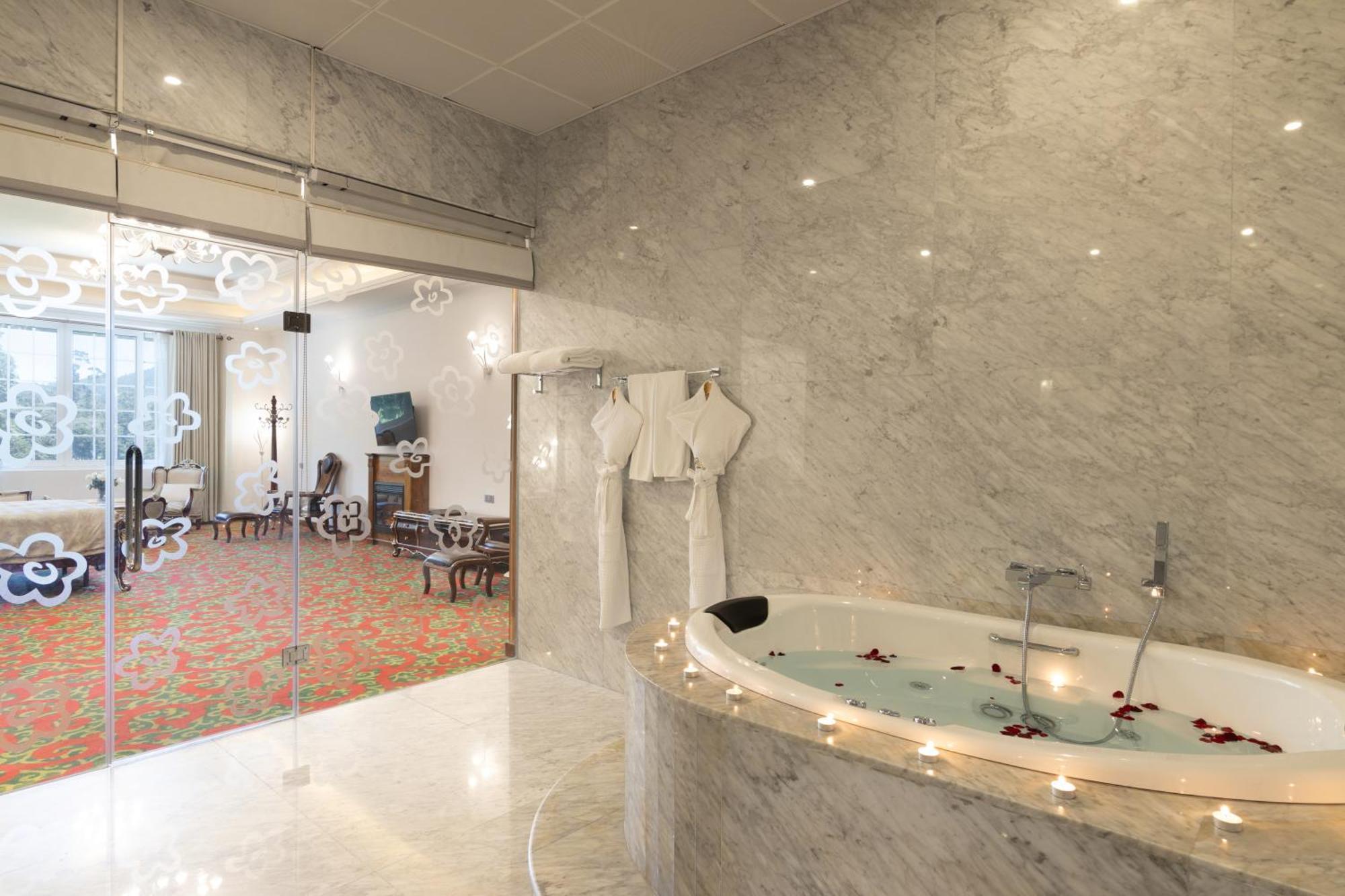 Araliya - Your Gateway To Everything In Hotel
