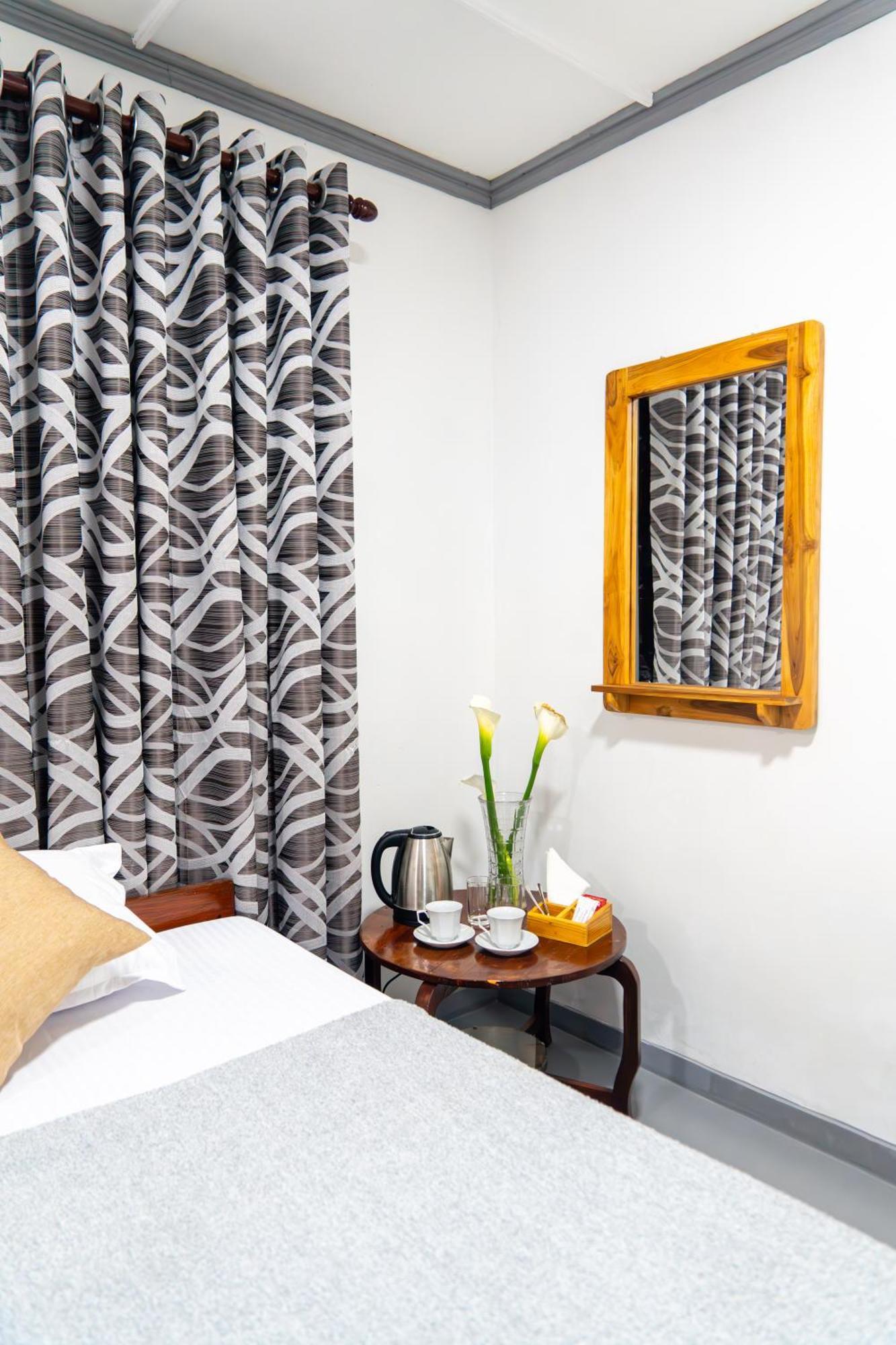 Earth And Sky Resort *