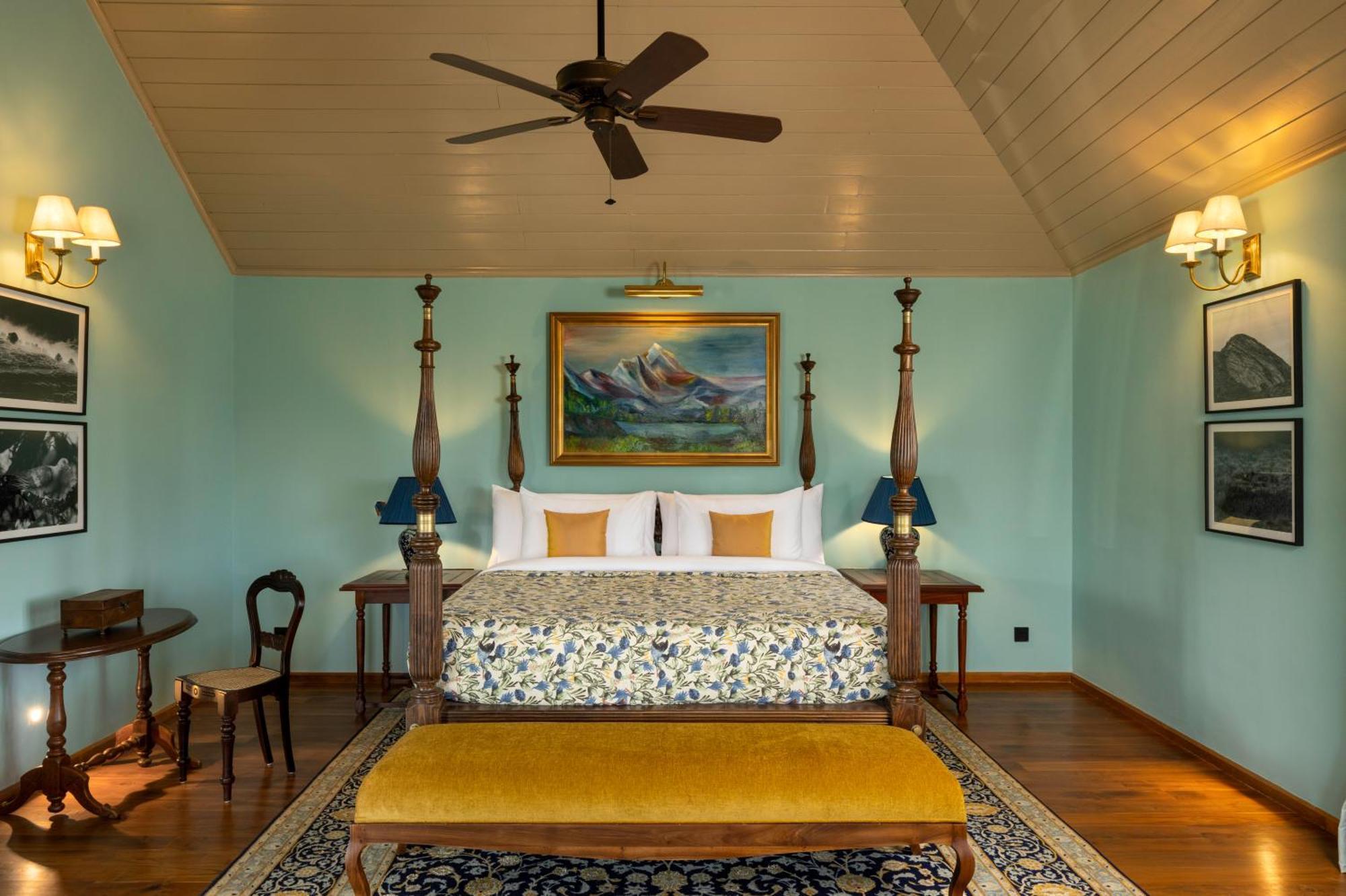 Uga Halloowella Hotel