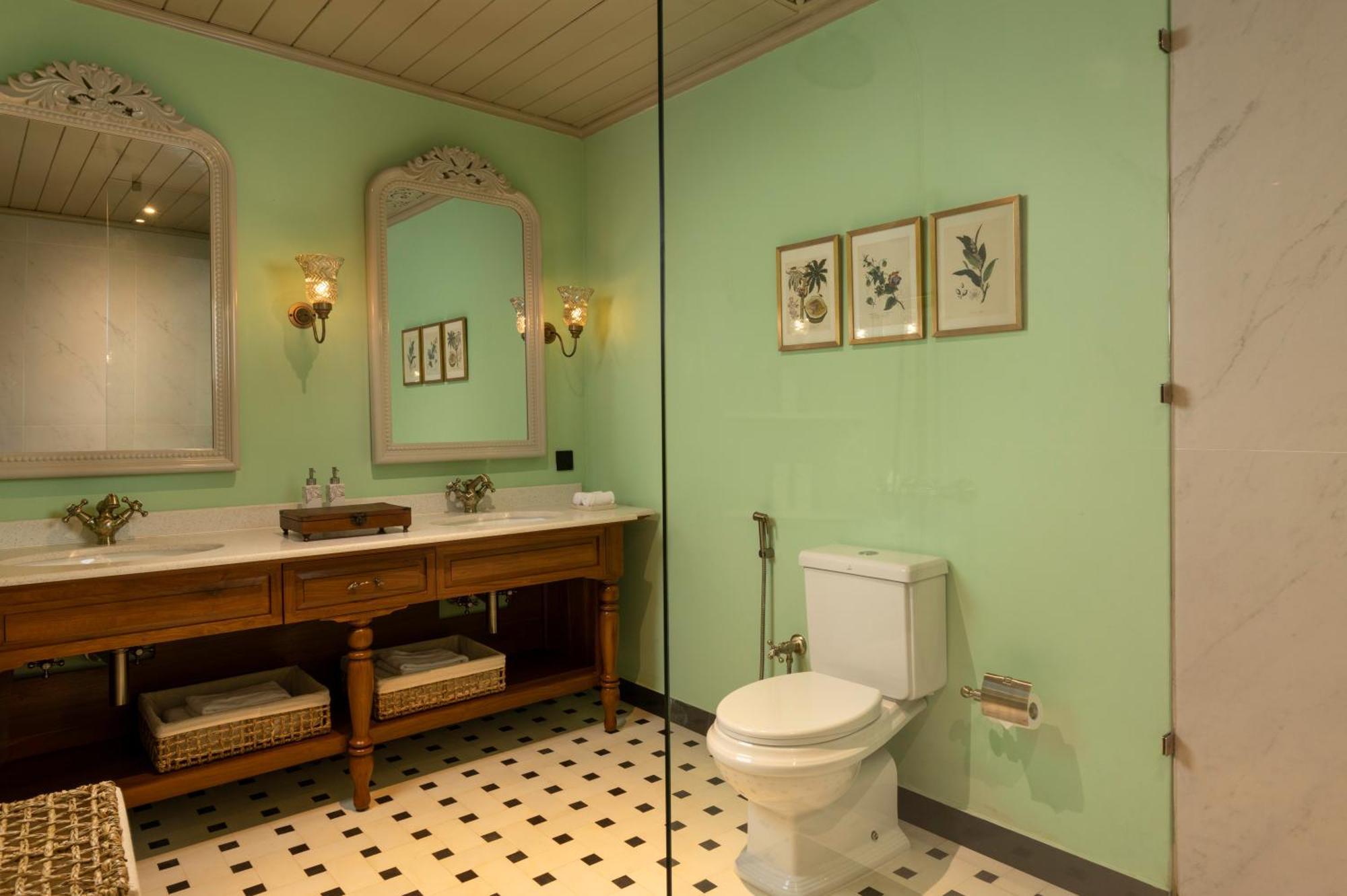 Uga Halloowella Hotel 5*