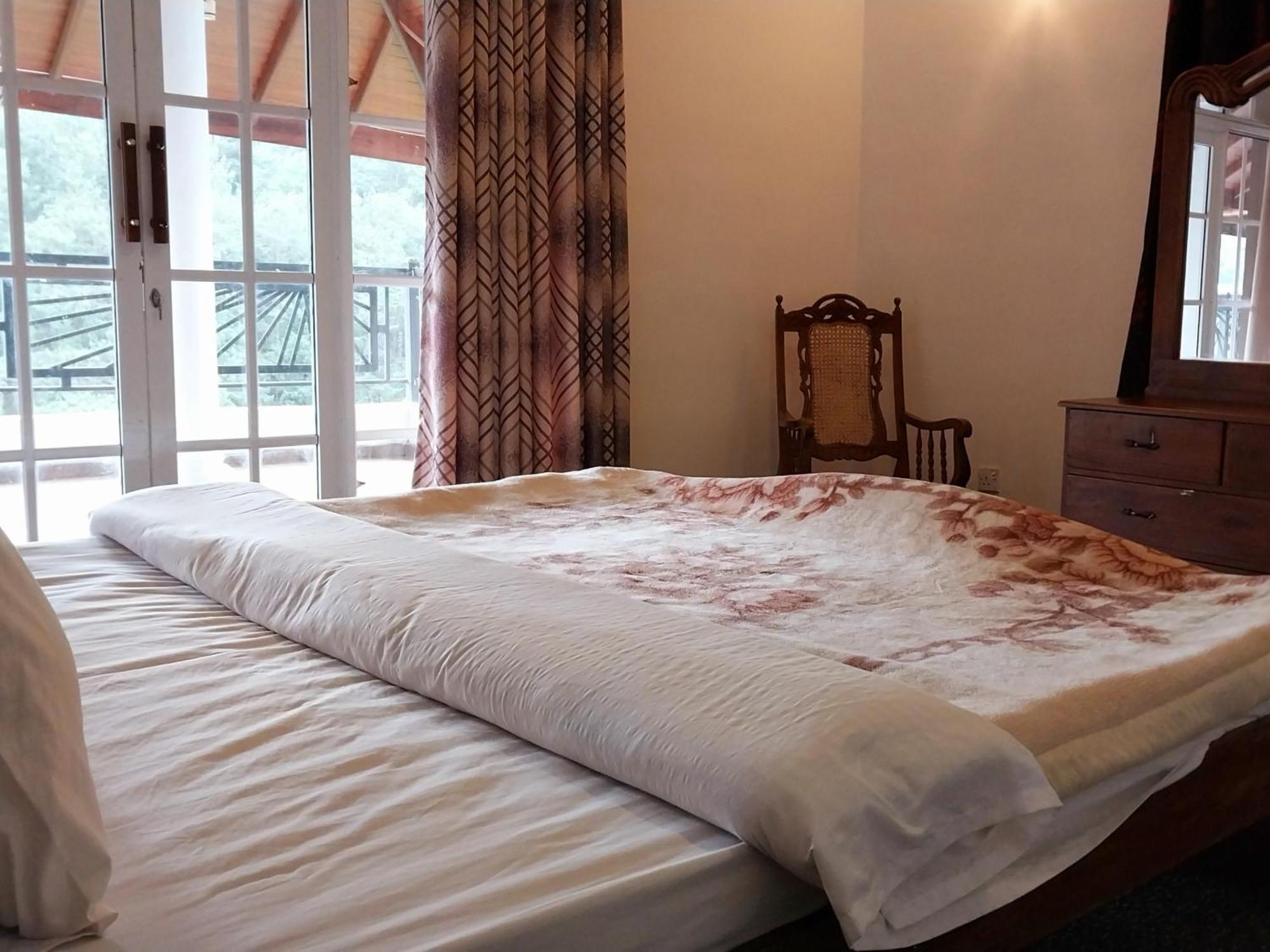 Drizzle Ridge Hotel *