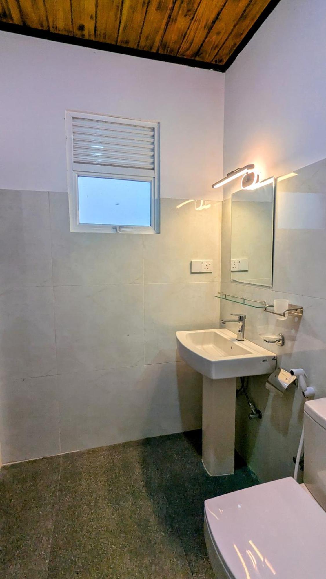 Queens Gregory - * Nuwara Eliya