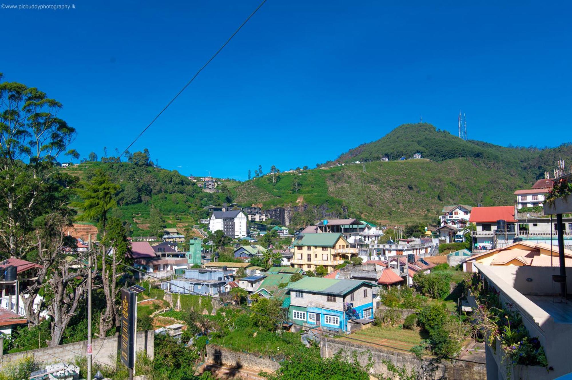 Twin Red - Luxury With Mountain View