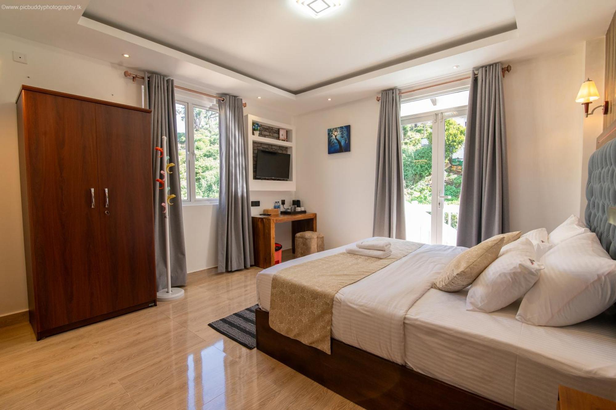 Hotel Twin Red - Luxury With Mountain View