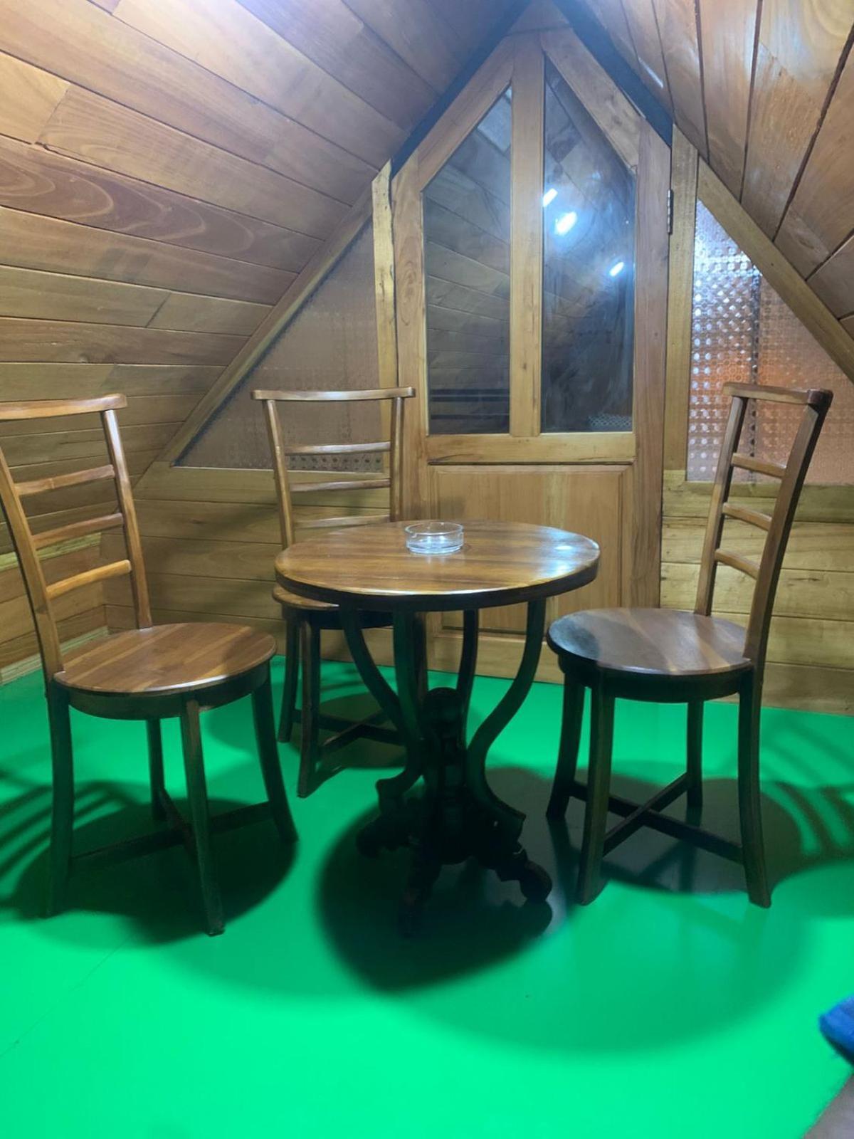 20/20 Wood Homestay Nuwara Eliya