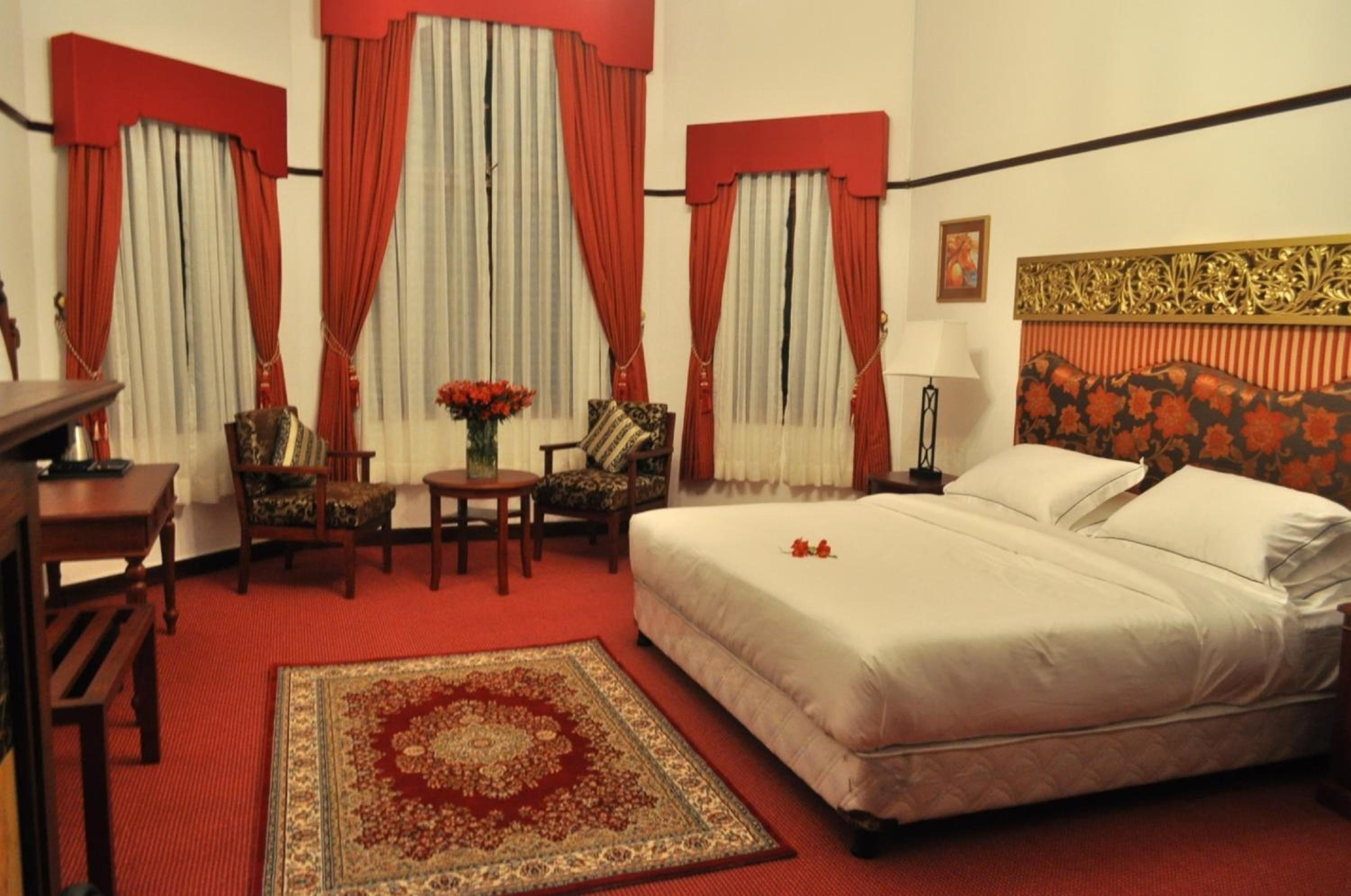 Royal Cocoon -