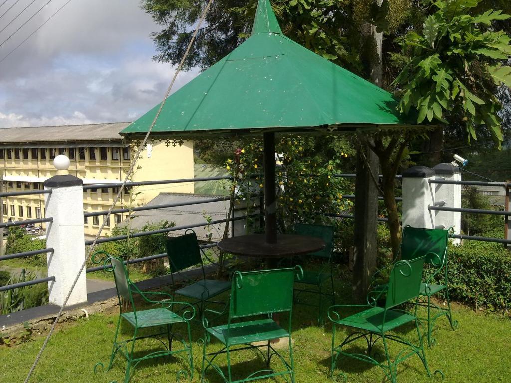 Royal Mount Hotel & Restaurant *