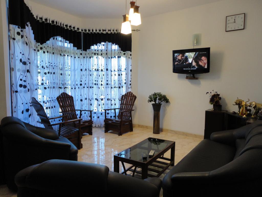 Hill Crest Residency Guest house Nuwara Eliya