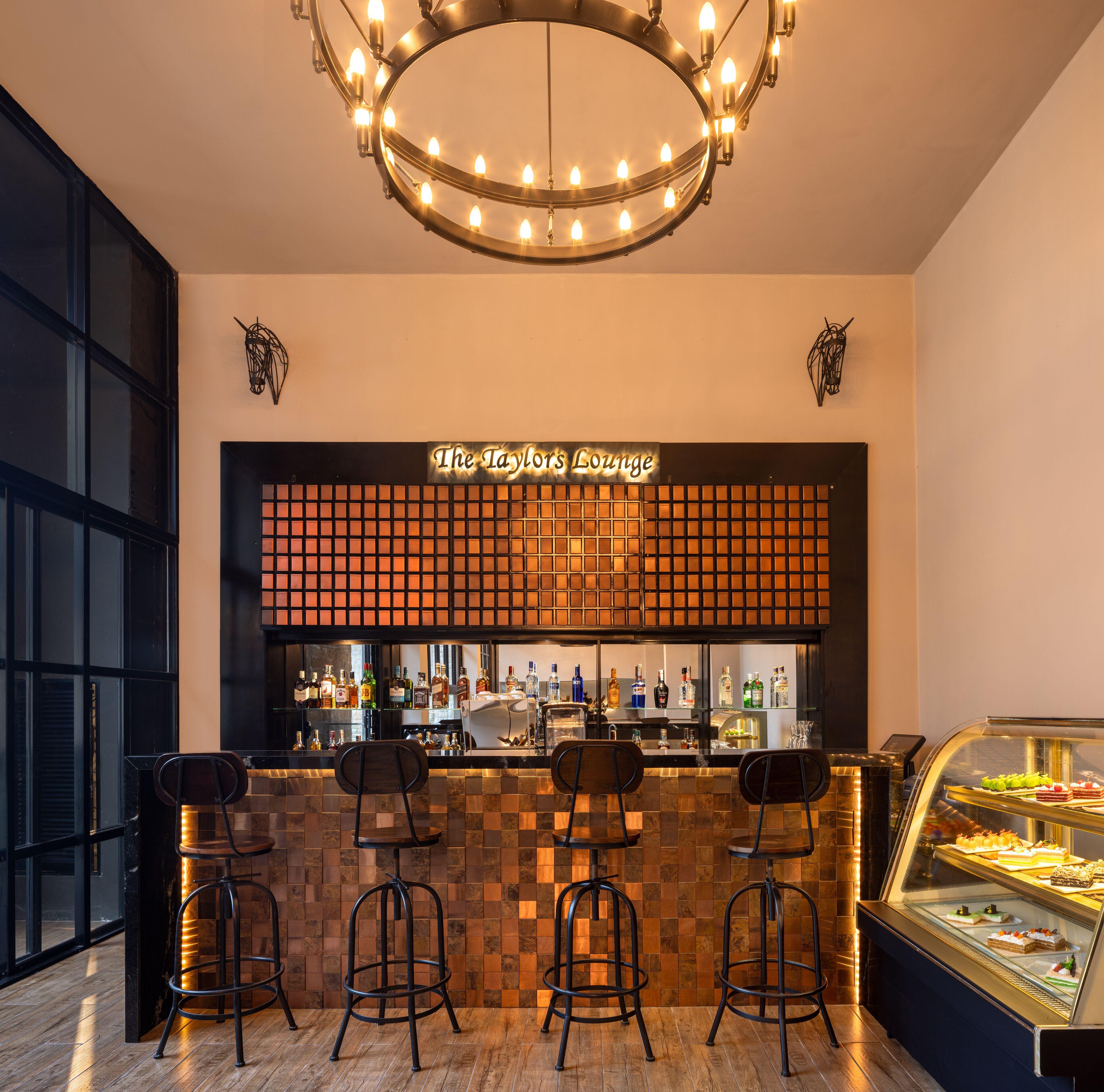 The Golden Ridge Hotel