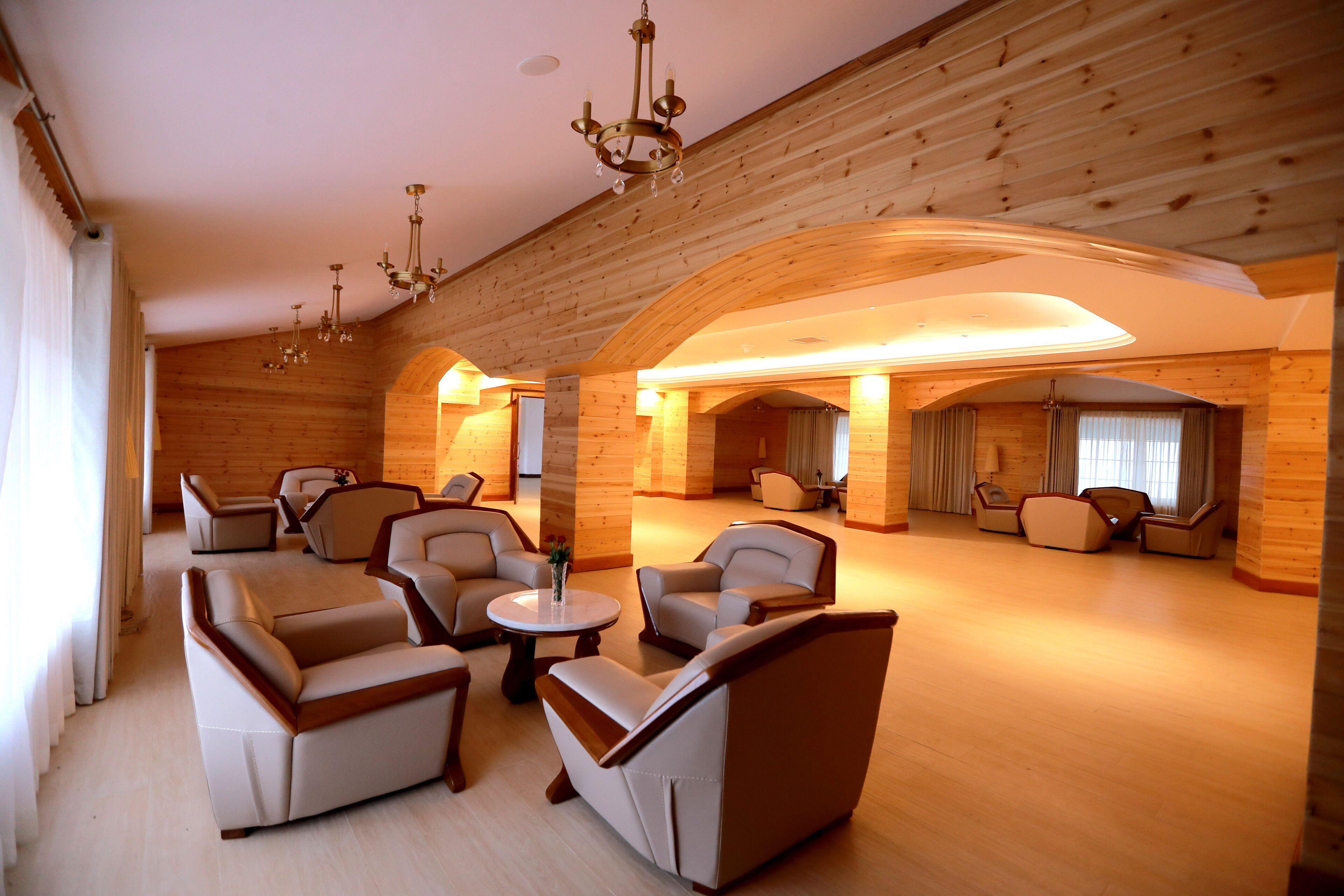 Araliya Red - Budget Friendly Hotel- Where Find Stunning 360 Panoramic View Of