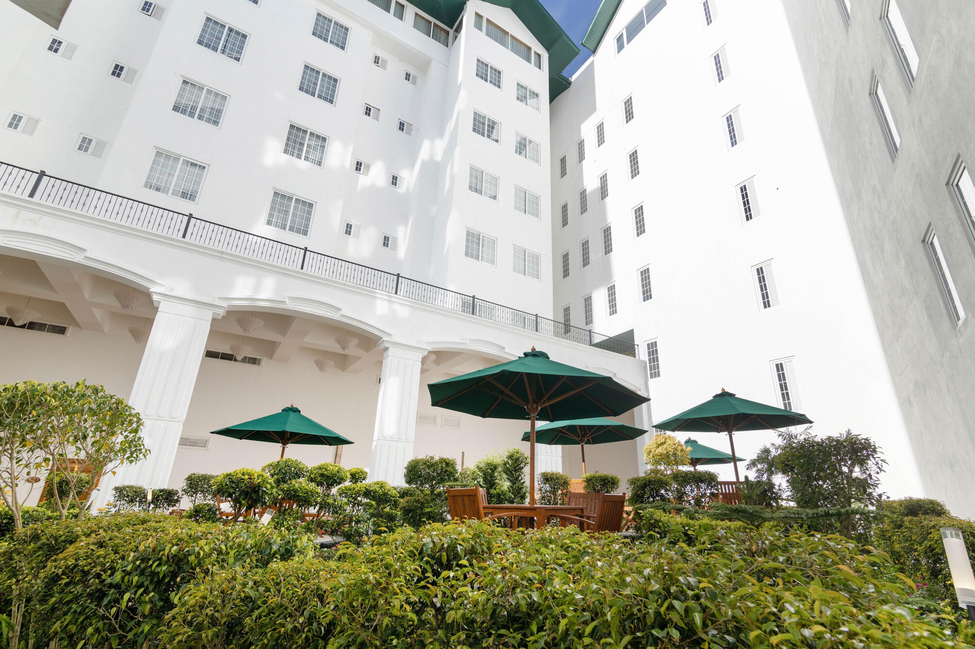 Hotel Araliya Red - Budget Friendly Hotel- Where Find Stunning 360 Panoramic View Of 4*