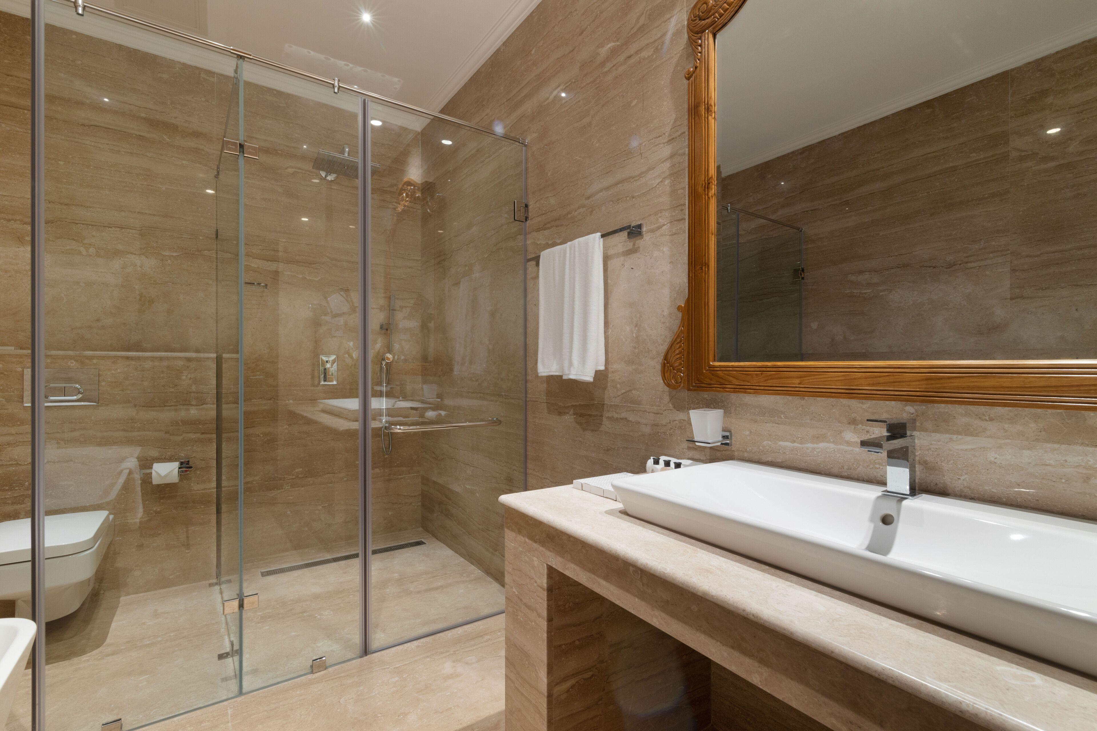 Hotel Araliya Red - Budget Friendly Hotel- Where Find Stunning 360 Panoramic View Of