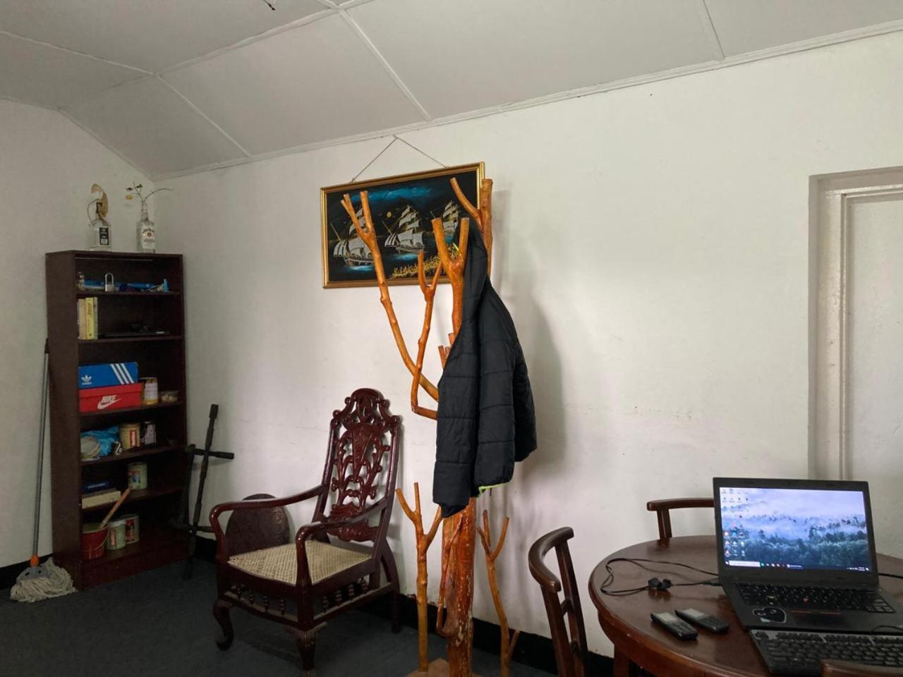 C'est La Vie Hostel *