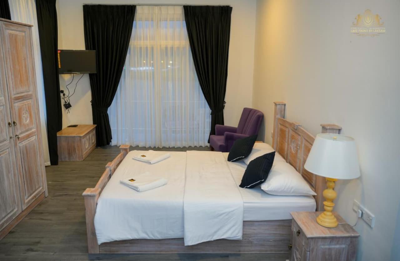 King Castle Front By Laksam Hotel