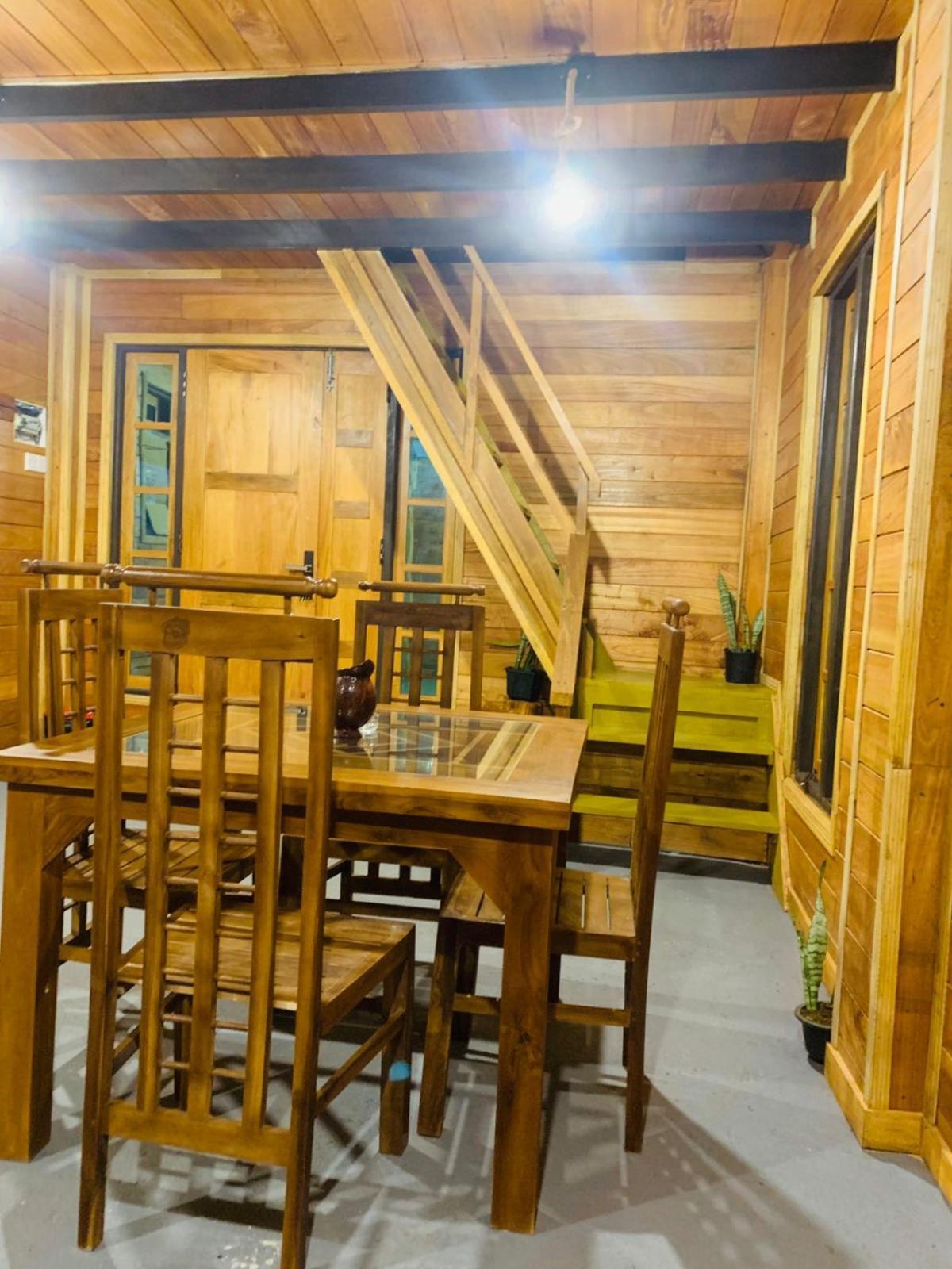 20/20 Wood Homestay *