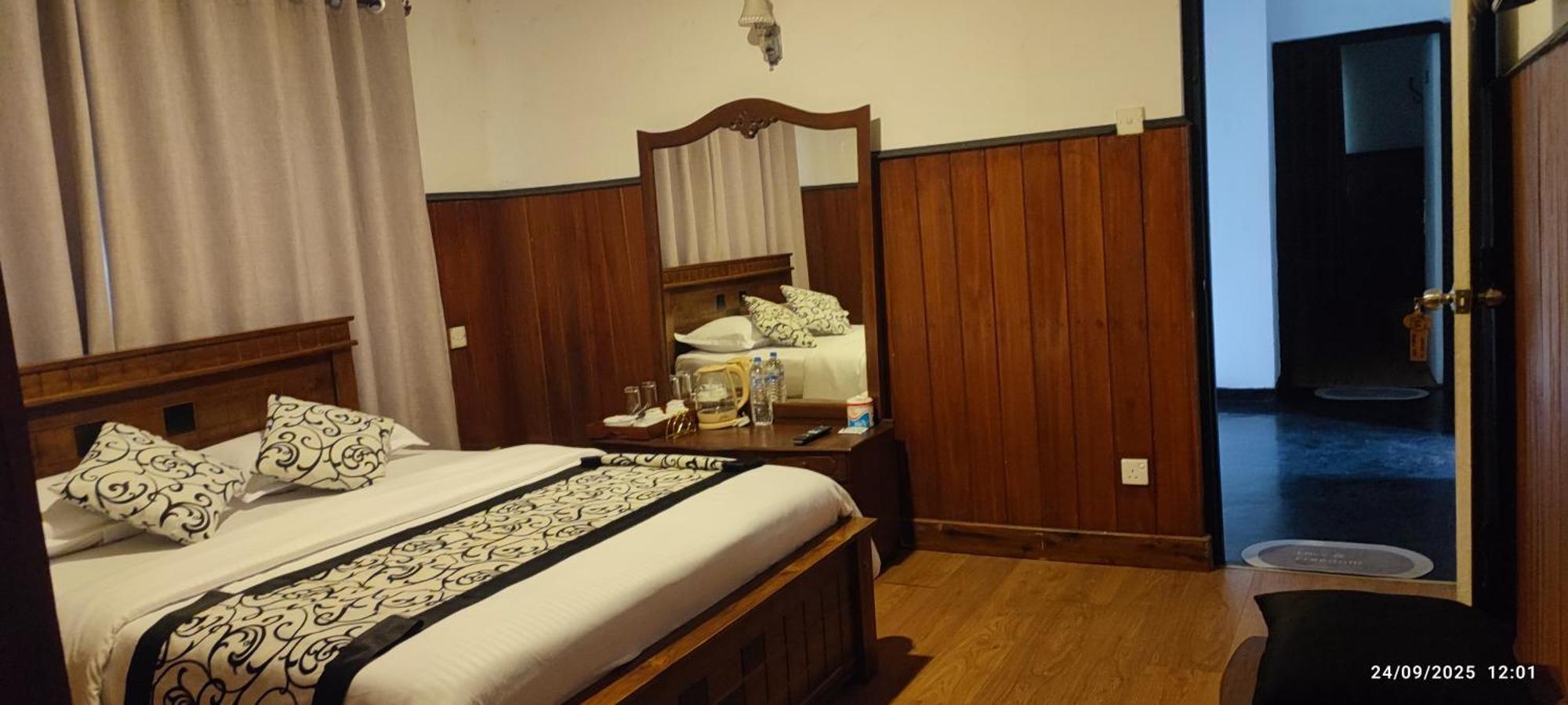 Forest Edge * Nuwara Eliya