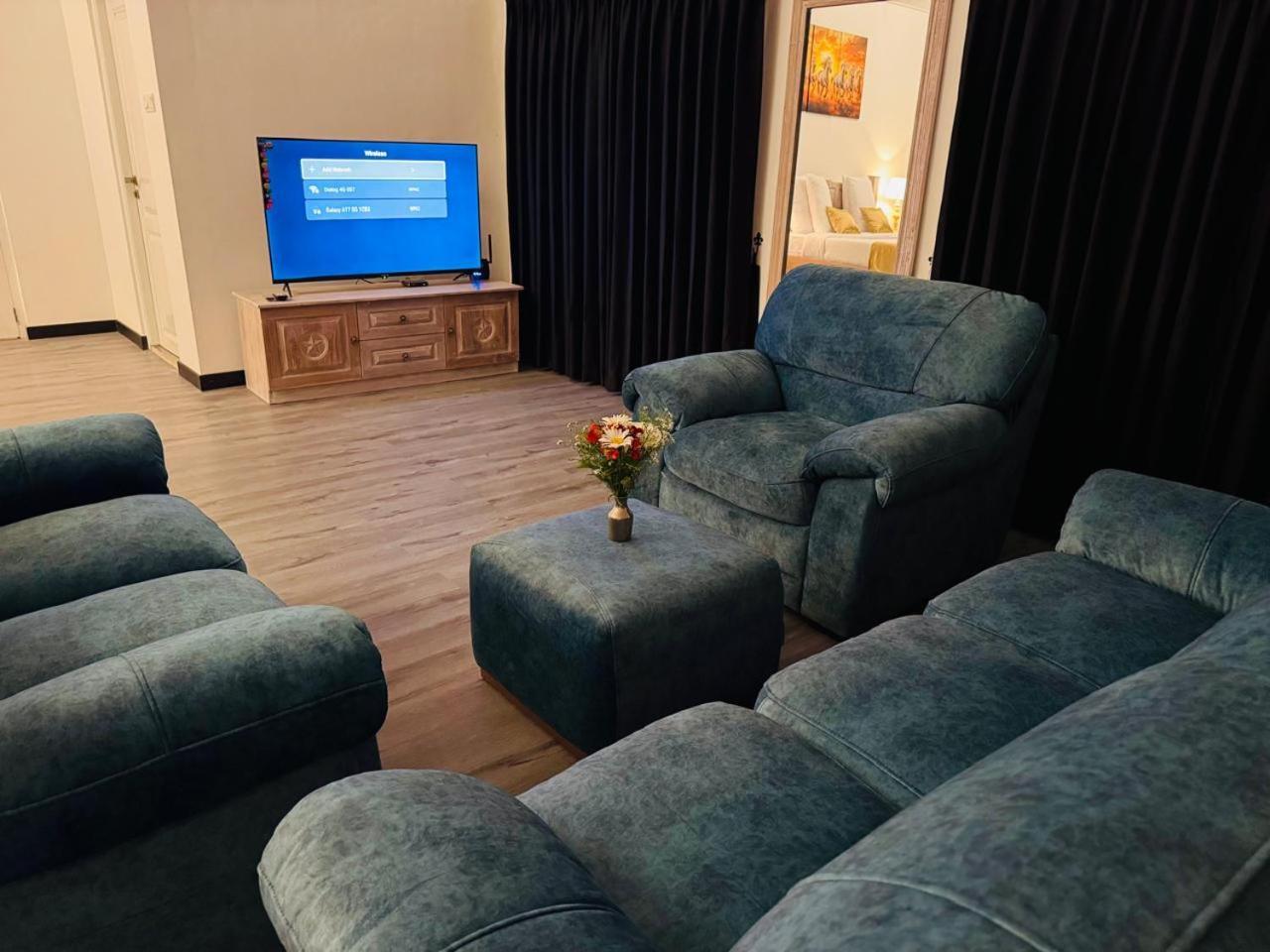 Hotel King Castle Front By Laksam 4*